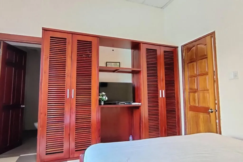 wardrobe, Bed in Banyan Villa Nha Trang