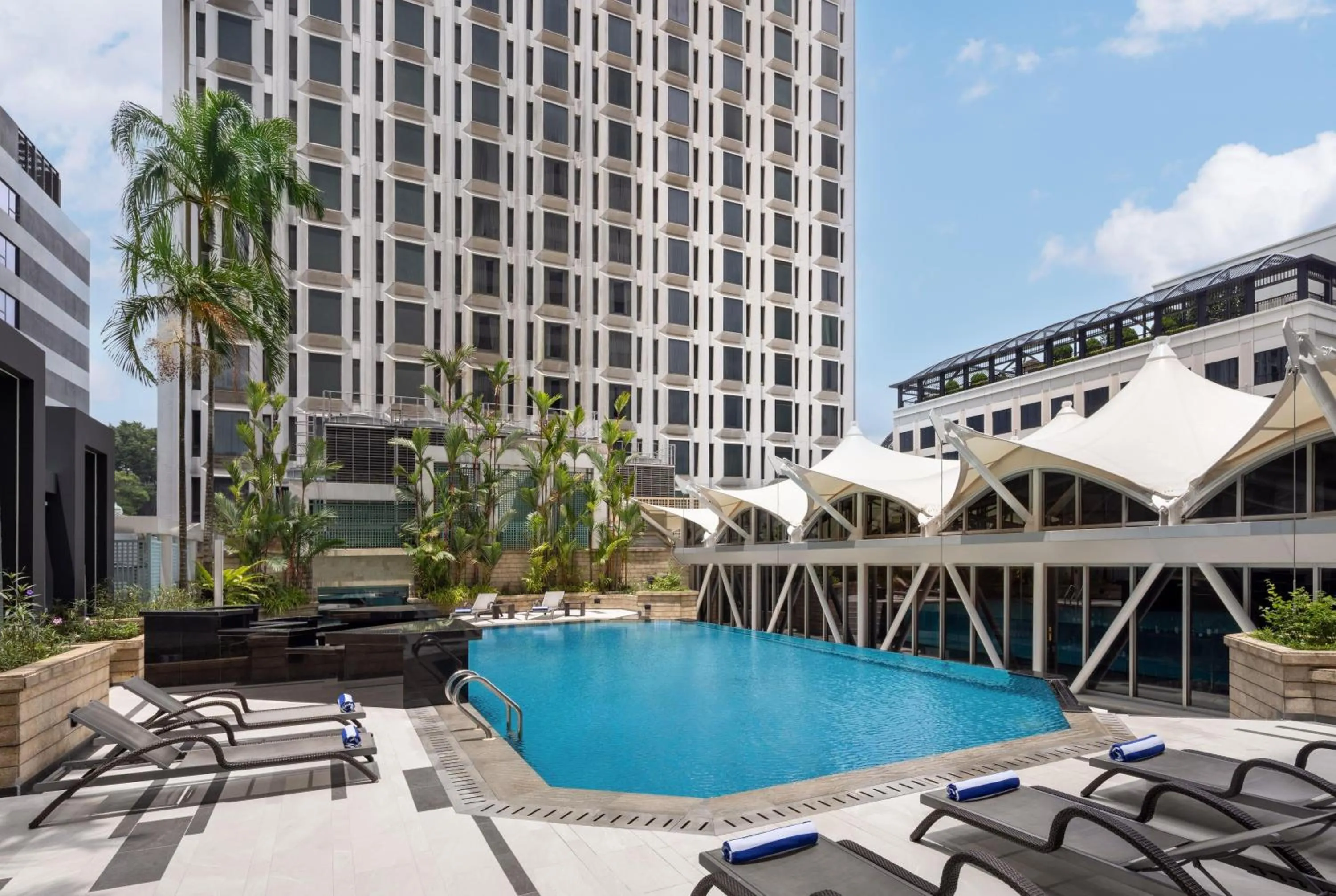 Pool view in Wyndham Singapore Hotel