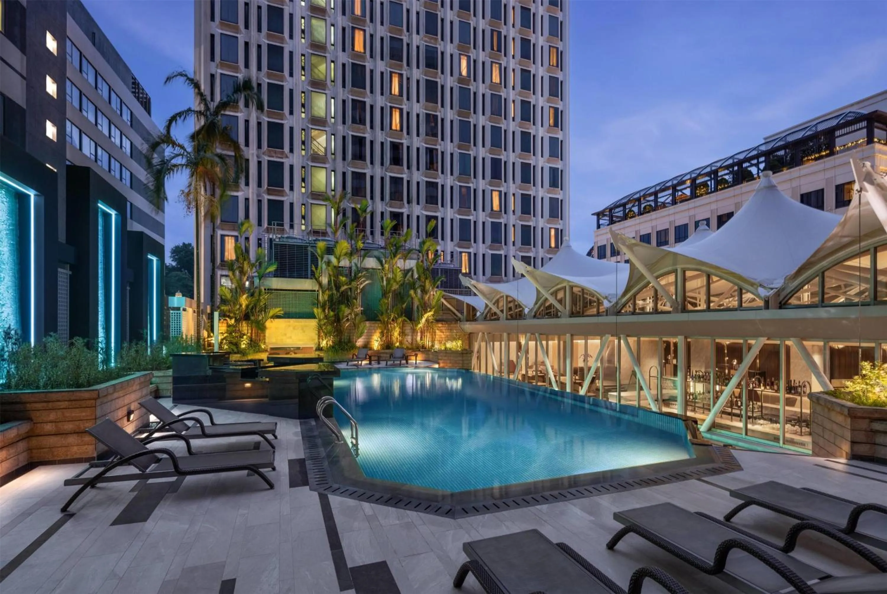 Pool view in Wyndham Singapore Hotel