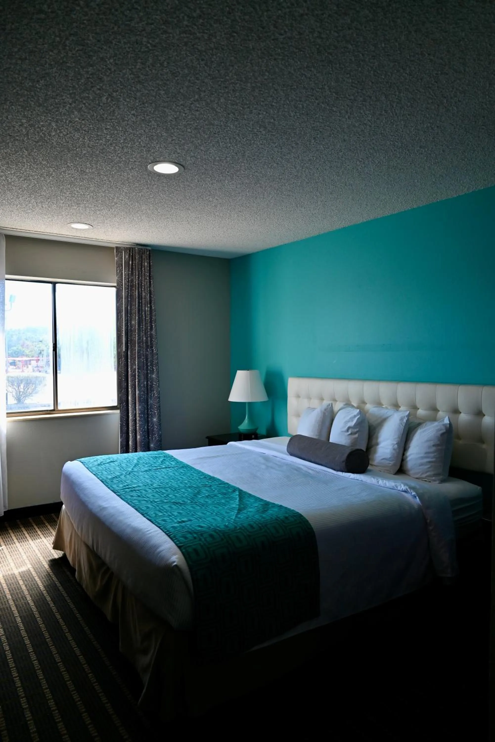 Photo of the whole room, Bed in Howard Johnson by Wyndham Near Schlitterbahn