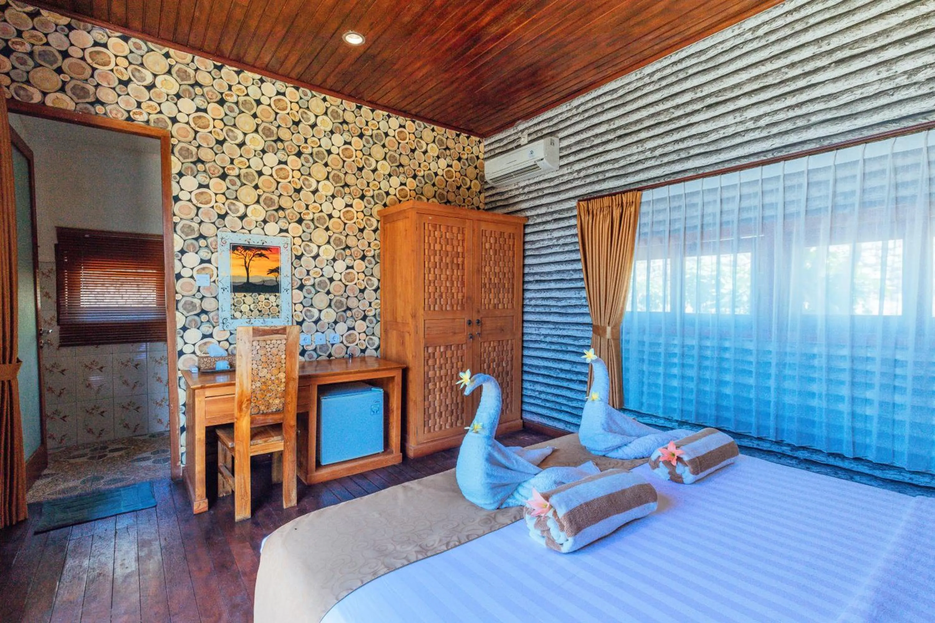 Bed in Kabeh Jati Garden Villa & Restaurant
