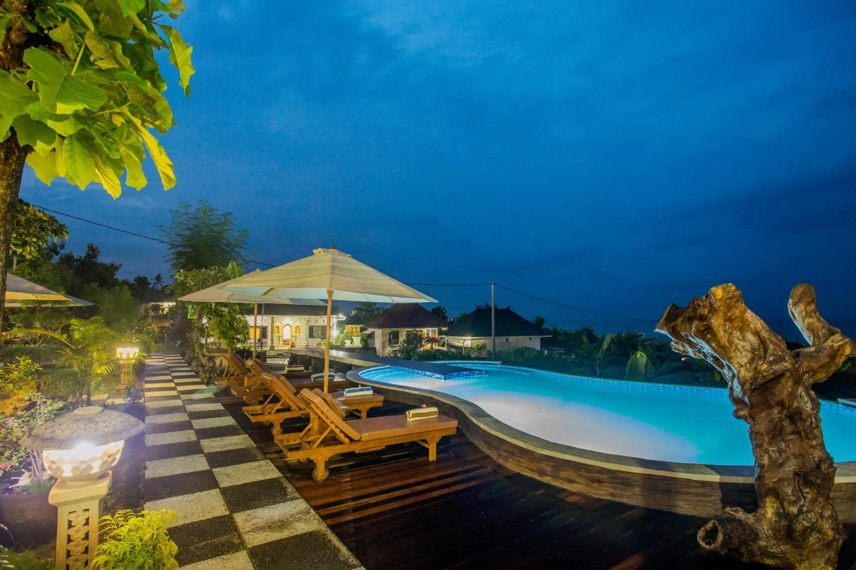 Night in Kabeh Jati Garden Villa & Restaurant