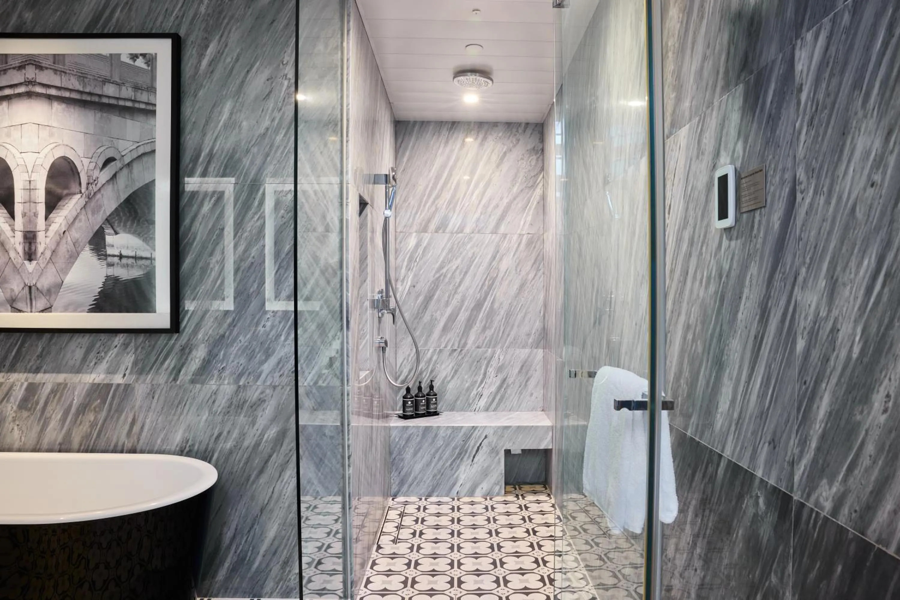 Bathroom in Grand Park City Hall