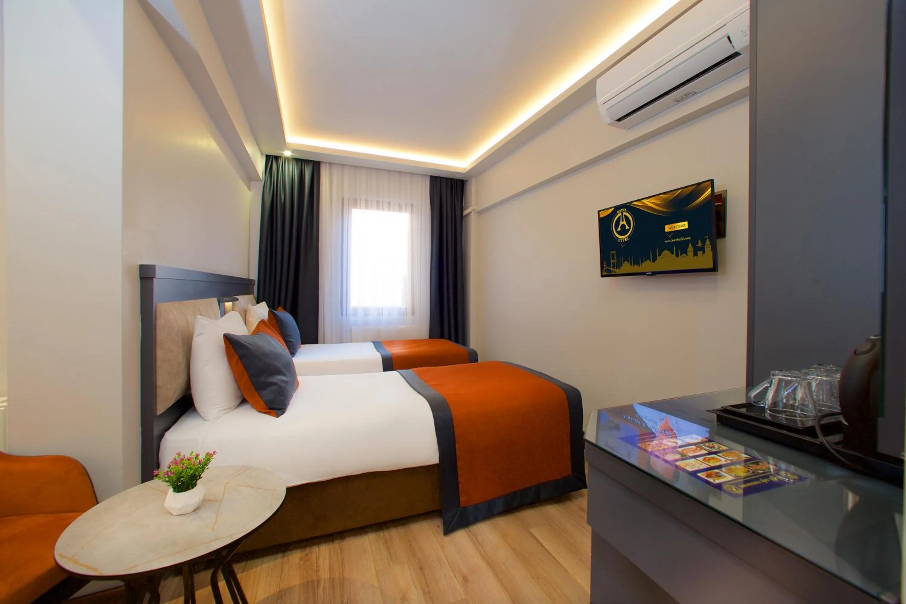 Photo of the whole room, Bed in Hotel Eyfel