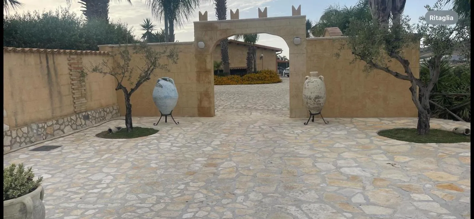 Facade/entrance in Villa Alisia