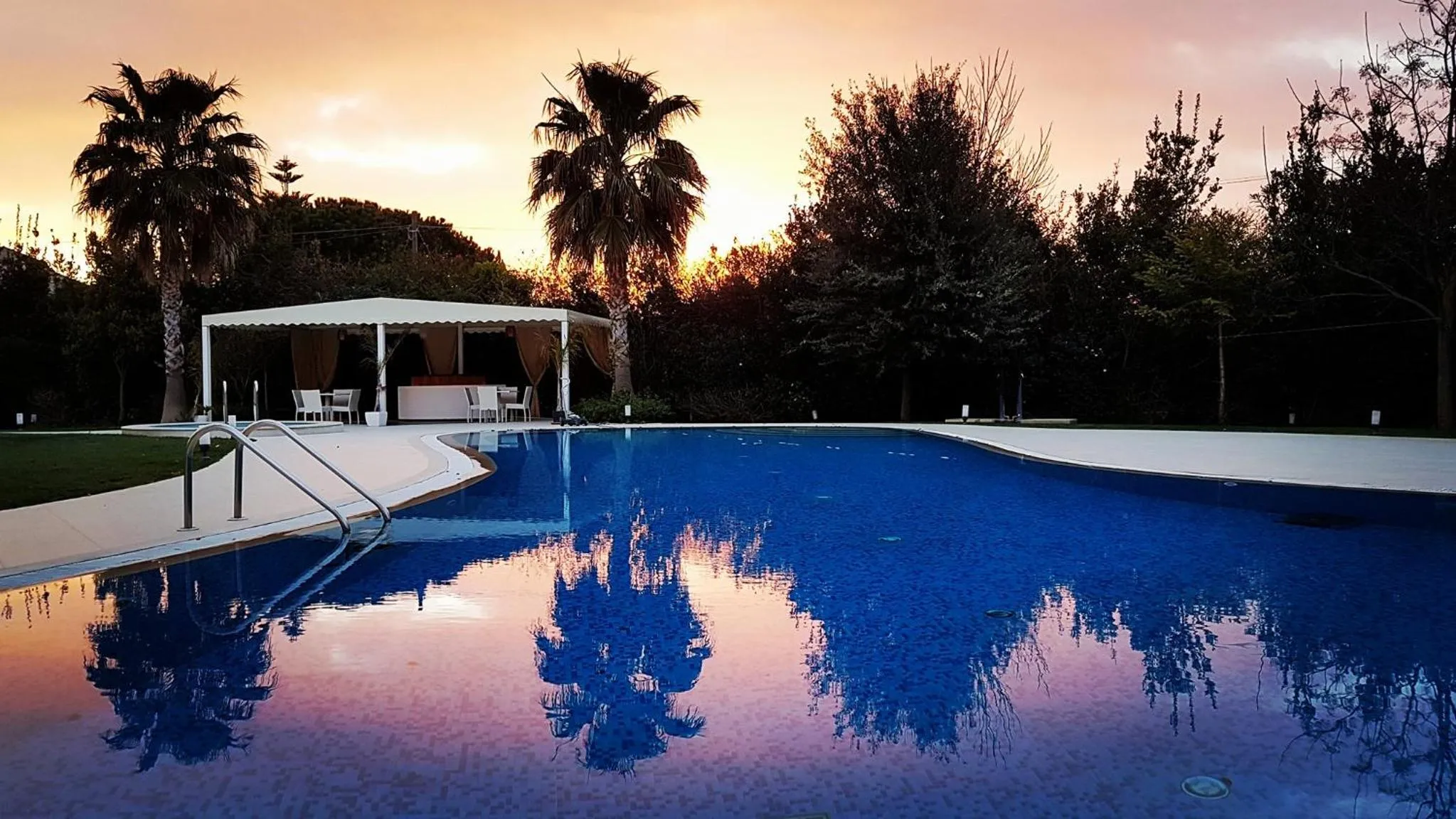 Swimming pool in Modica Palace Hotel
