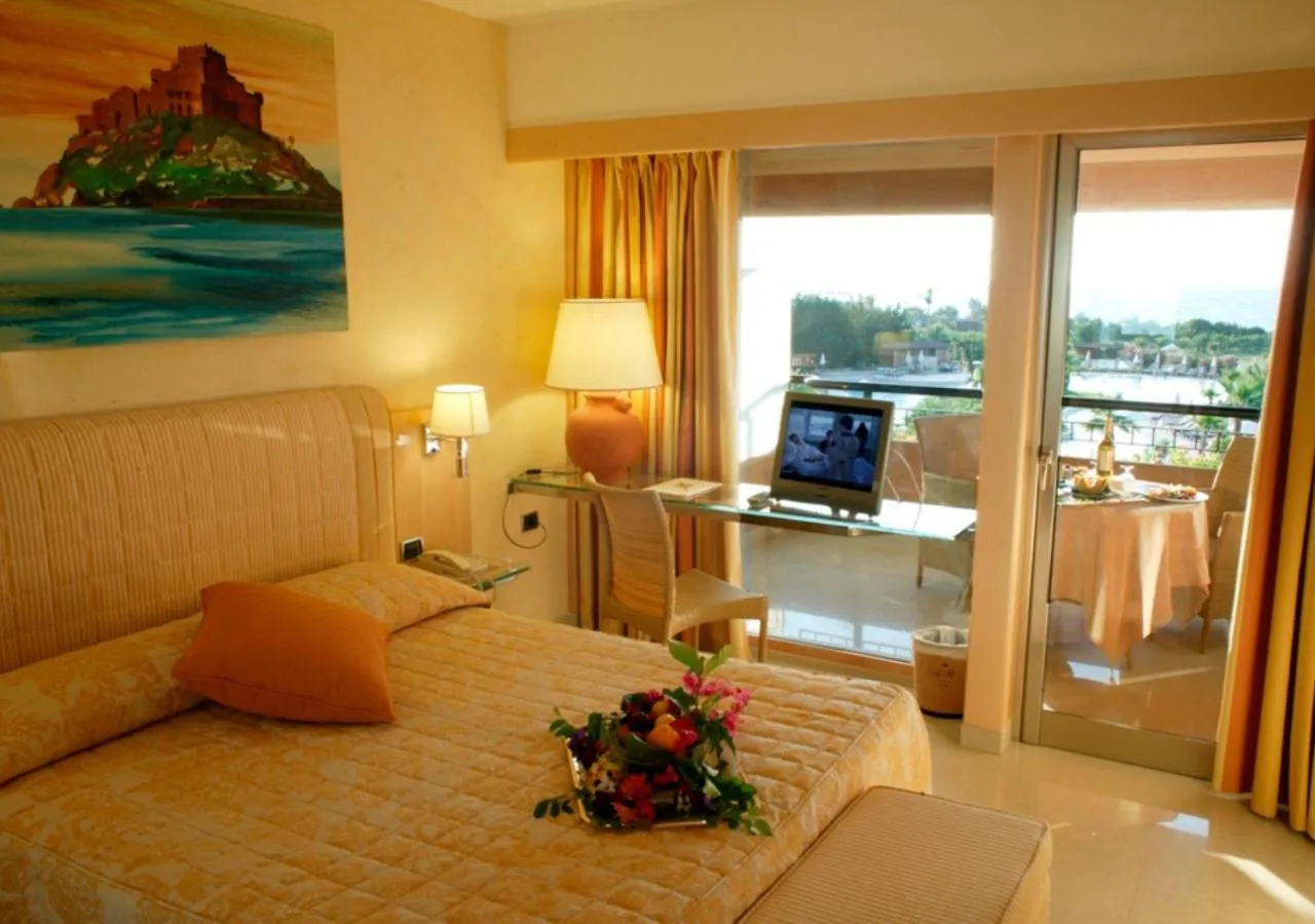 Bed in Acacia Resort