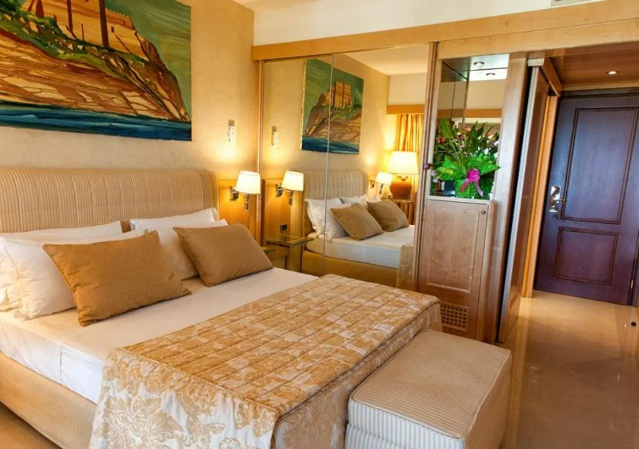 Bedroom, Bed in Acacia Resort