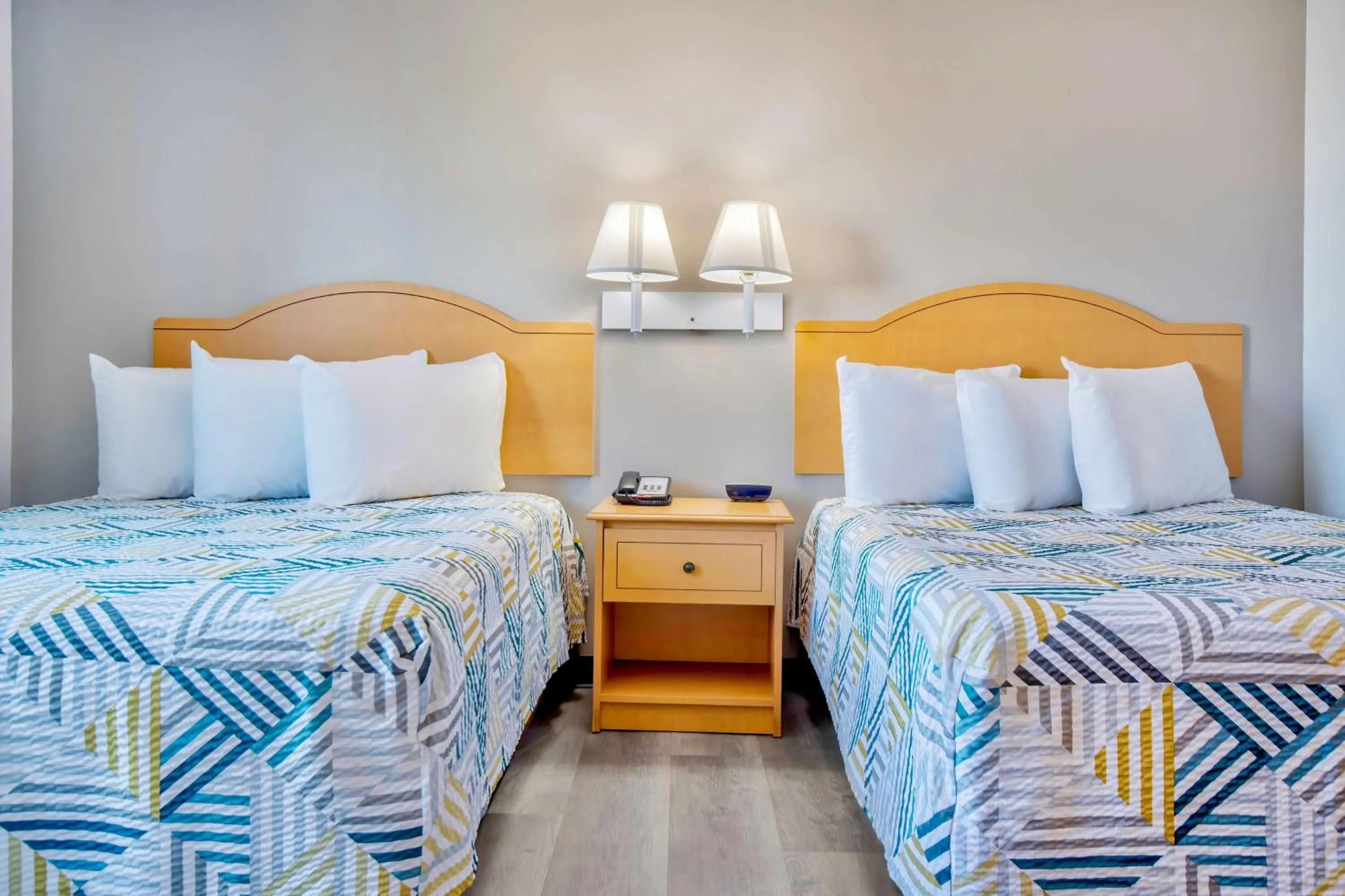 Bedroom, Bed in Studio 6-Bakersfield, CA