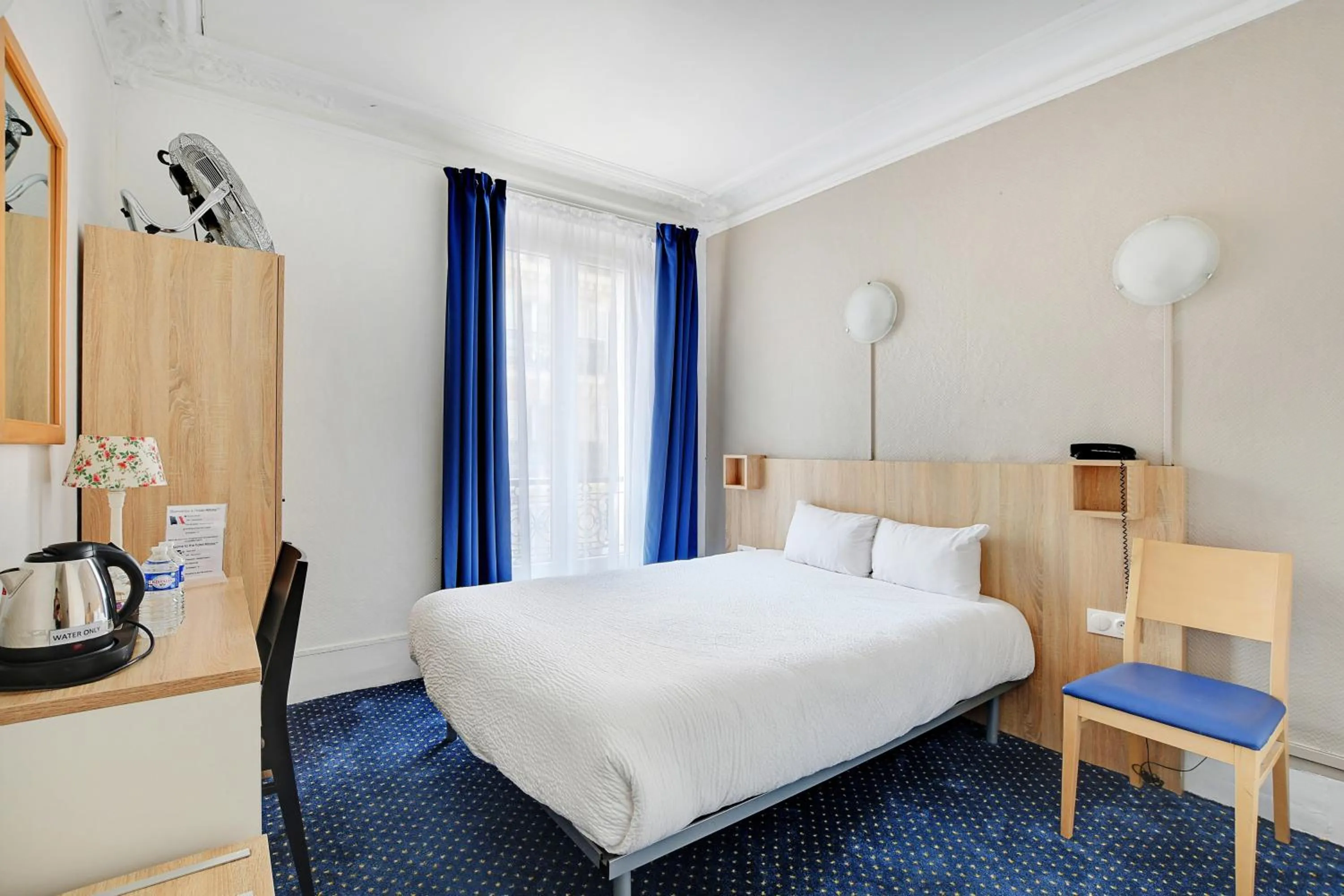 Bedroom, Bed in Altona