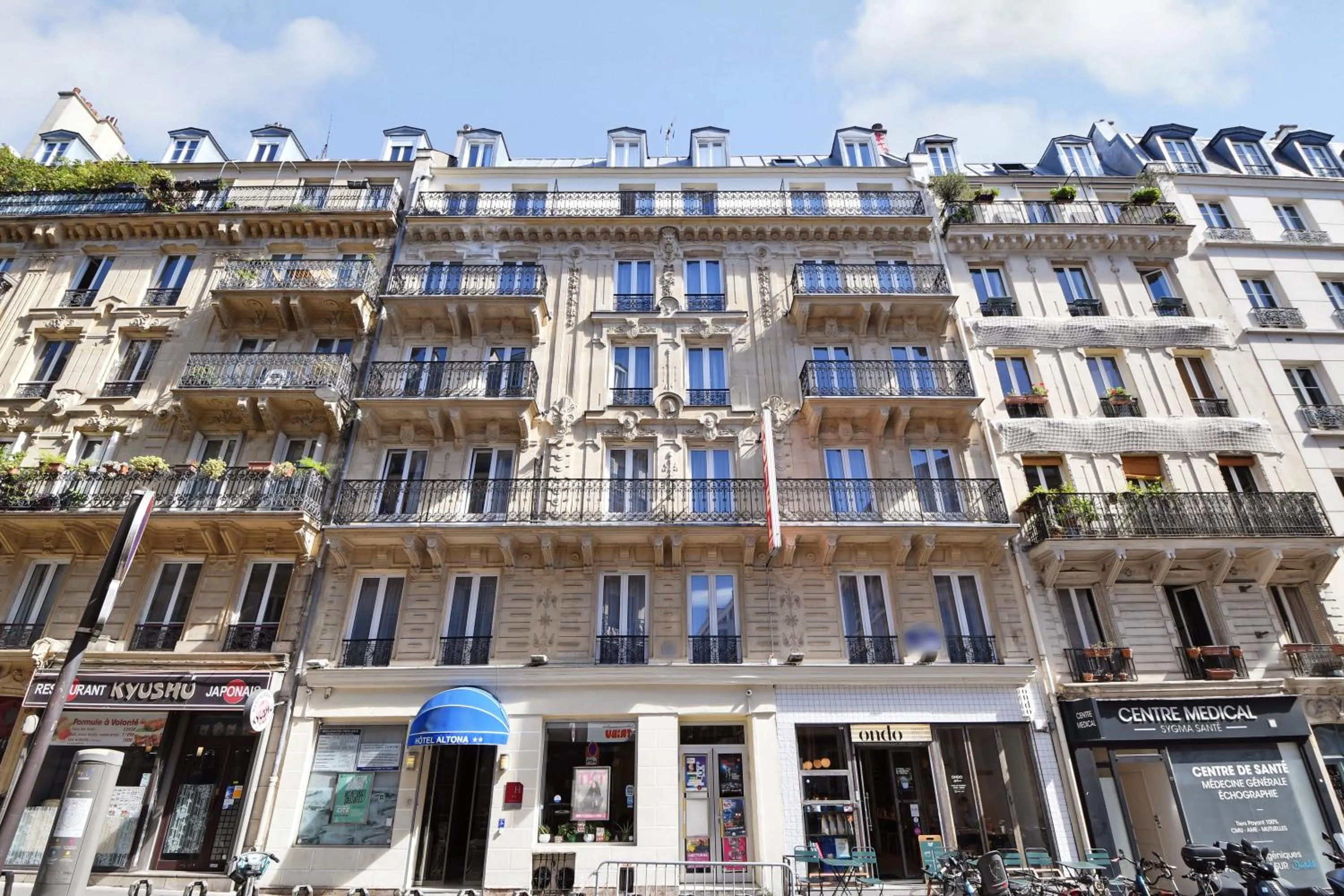 Property building in Altona