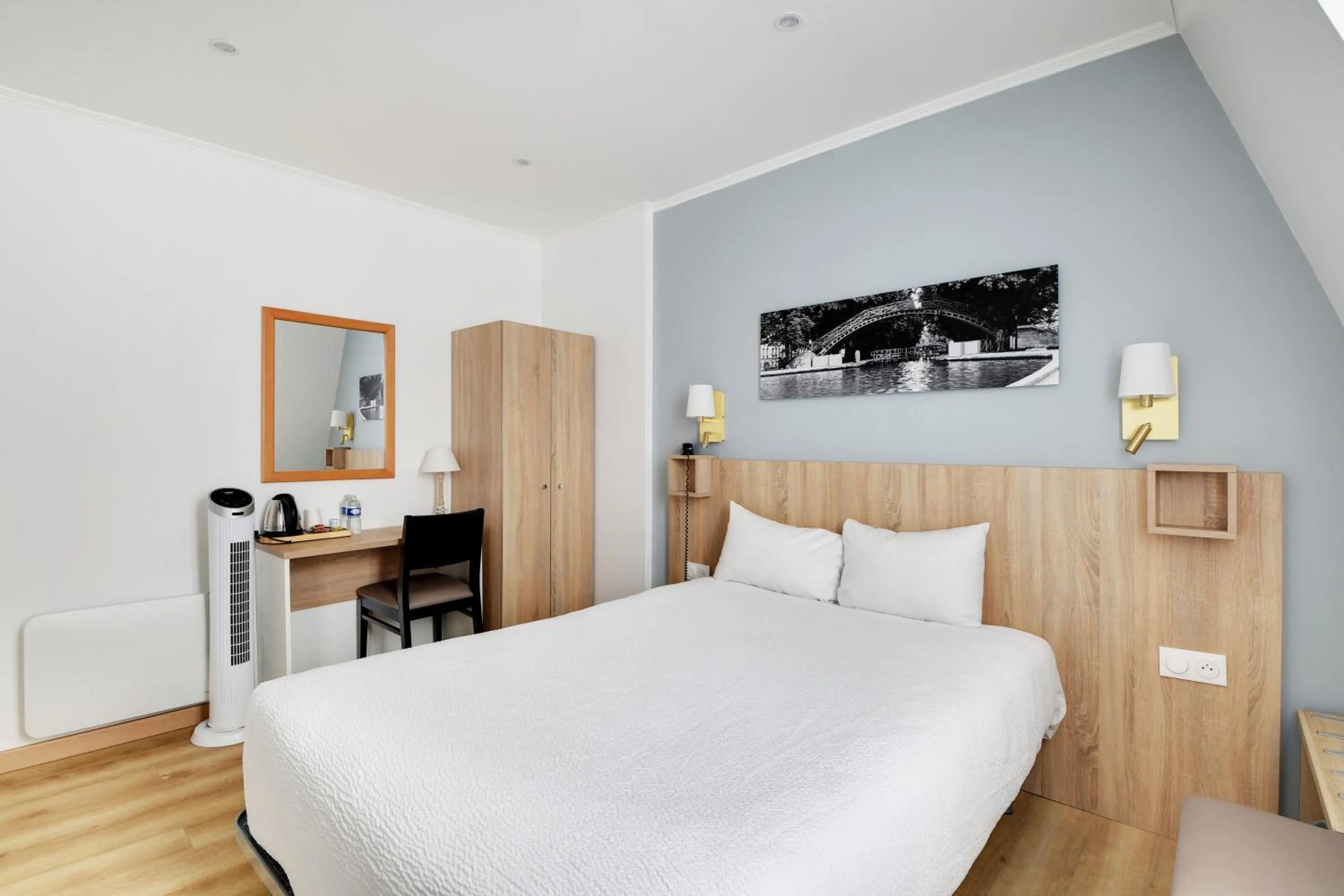 Bedroom, Bed in Altona