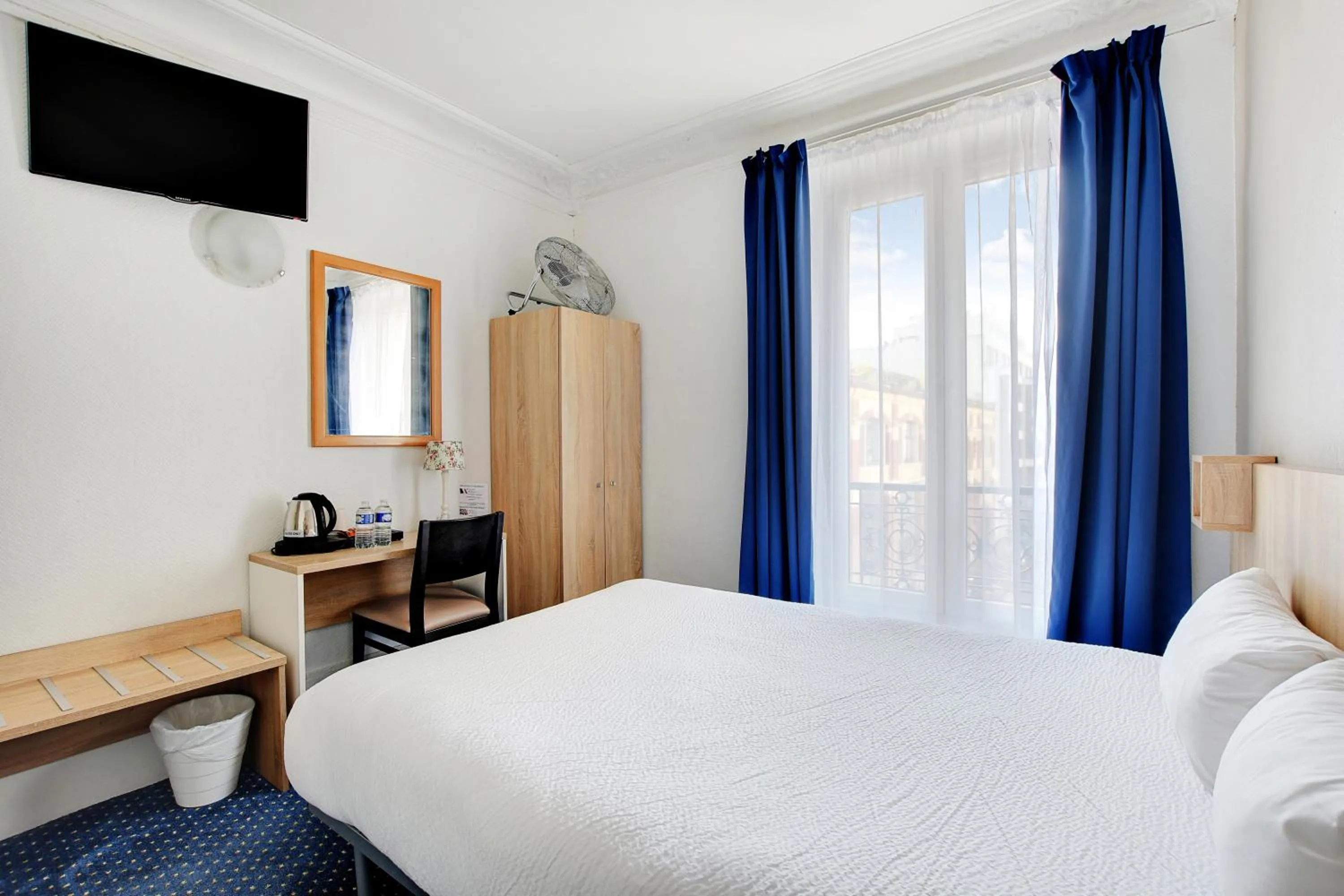 Bedroom, Bed in Altona