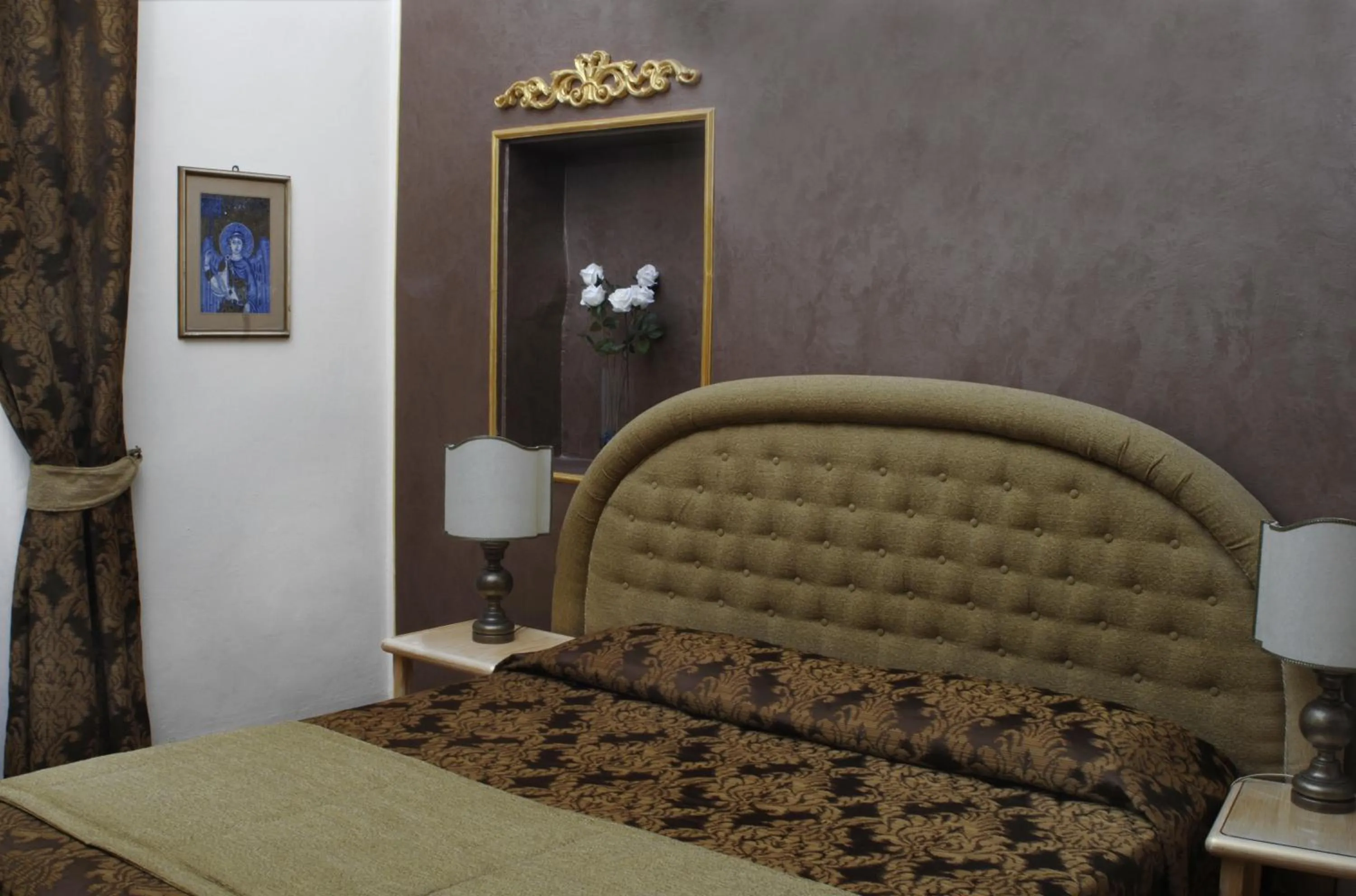 Decorative detail, Bed in Relais Dante e Beatrice