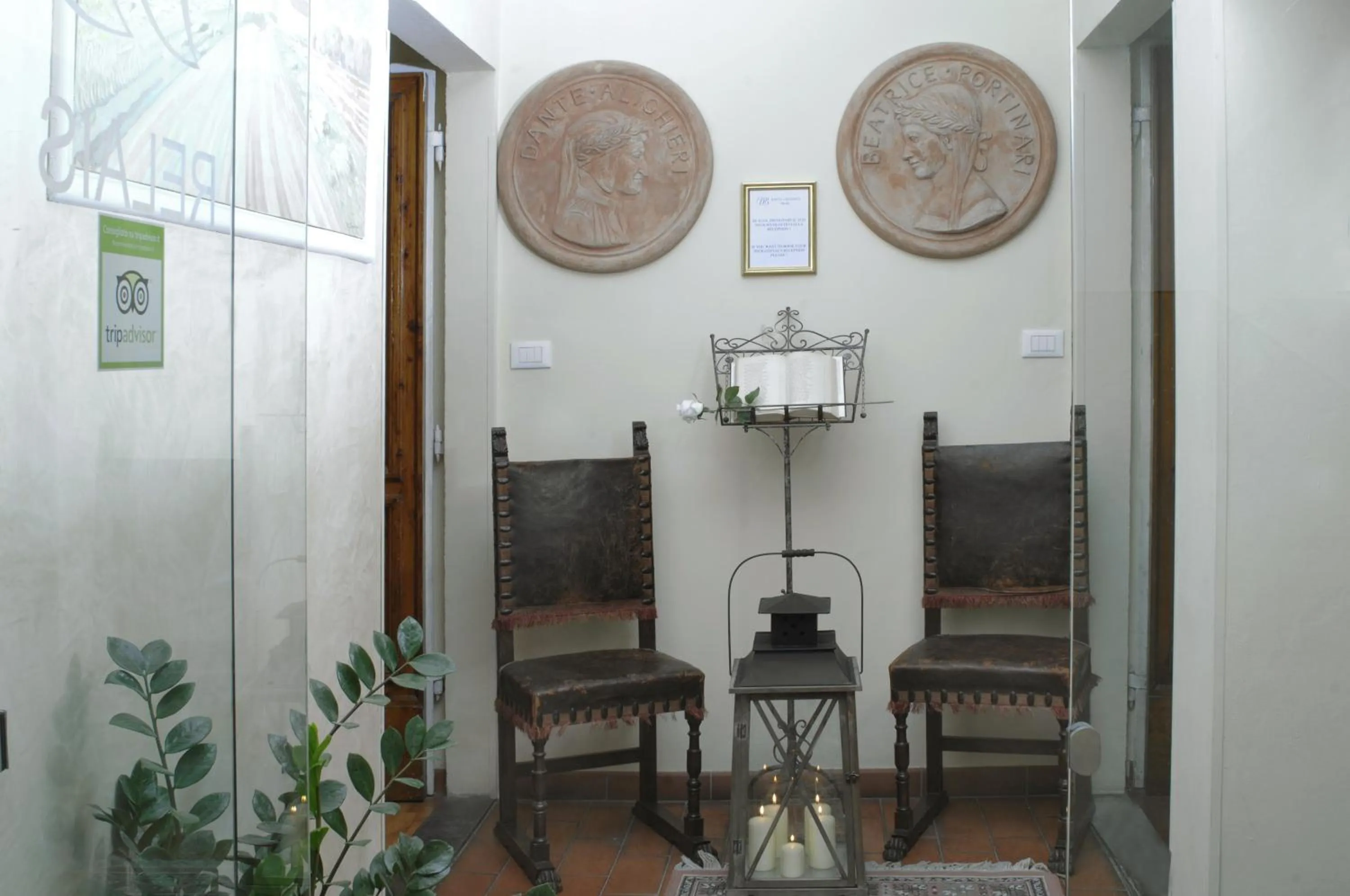 Communal lounge/ TV room in Relais Dante e Beatrice