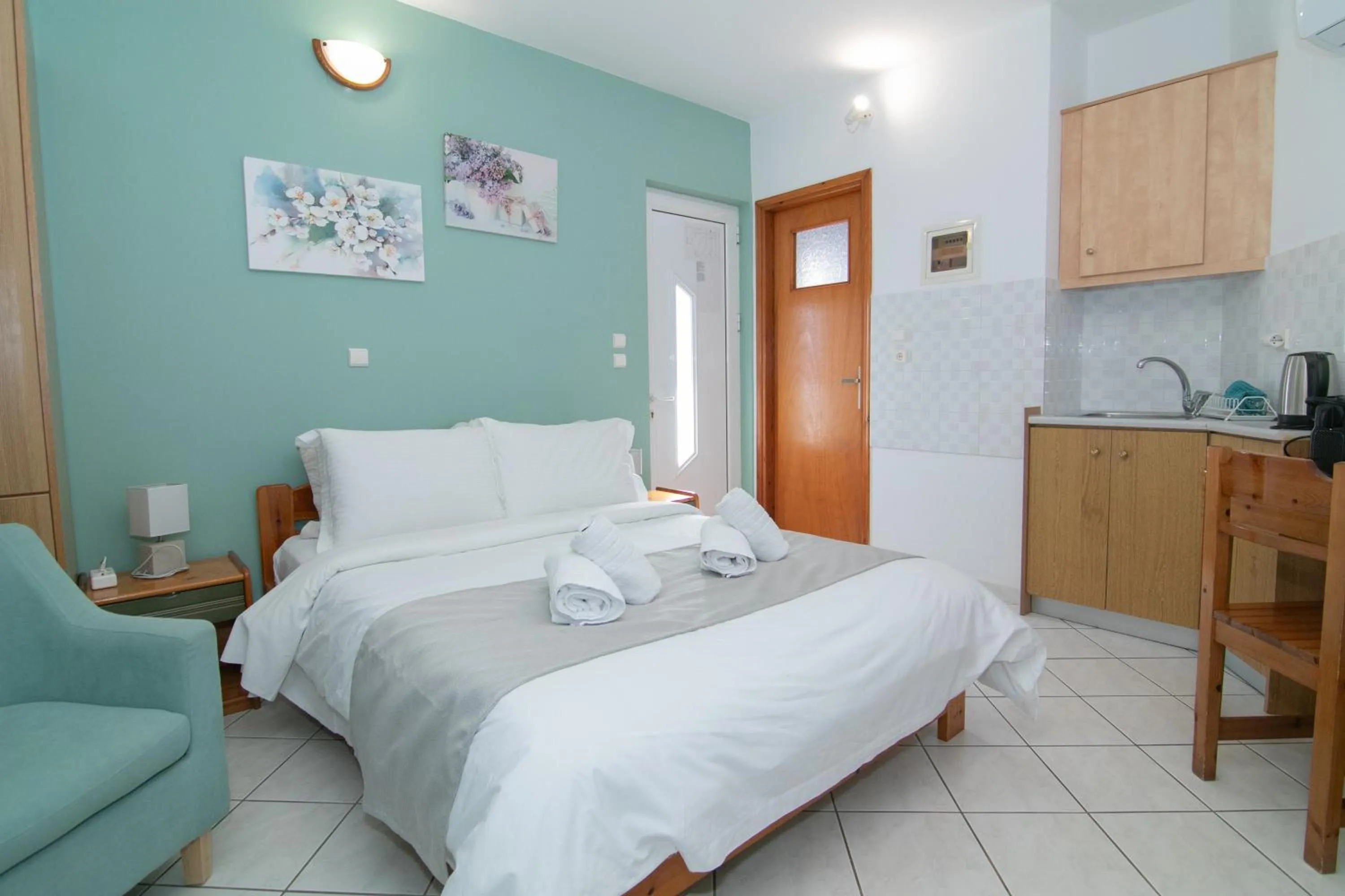 Bed in Malvasia Corner Studios - ex Romeo's House