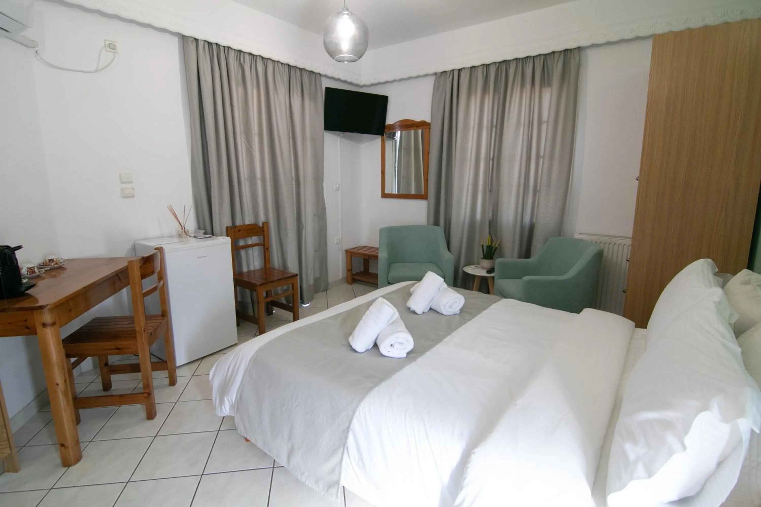 Bed in Malvasia Corner Studios - ex Romeo's House