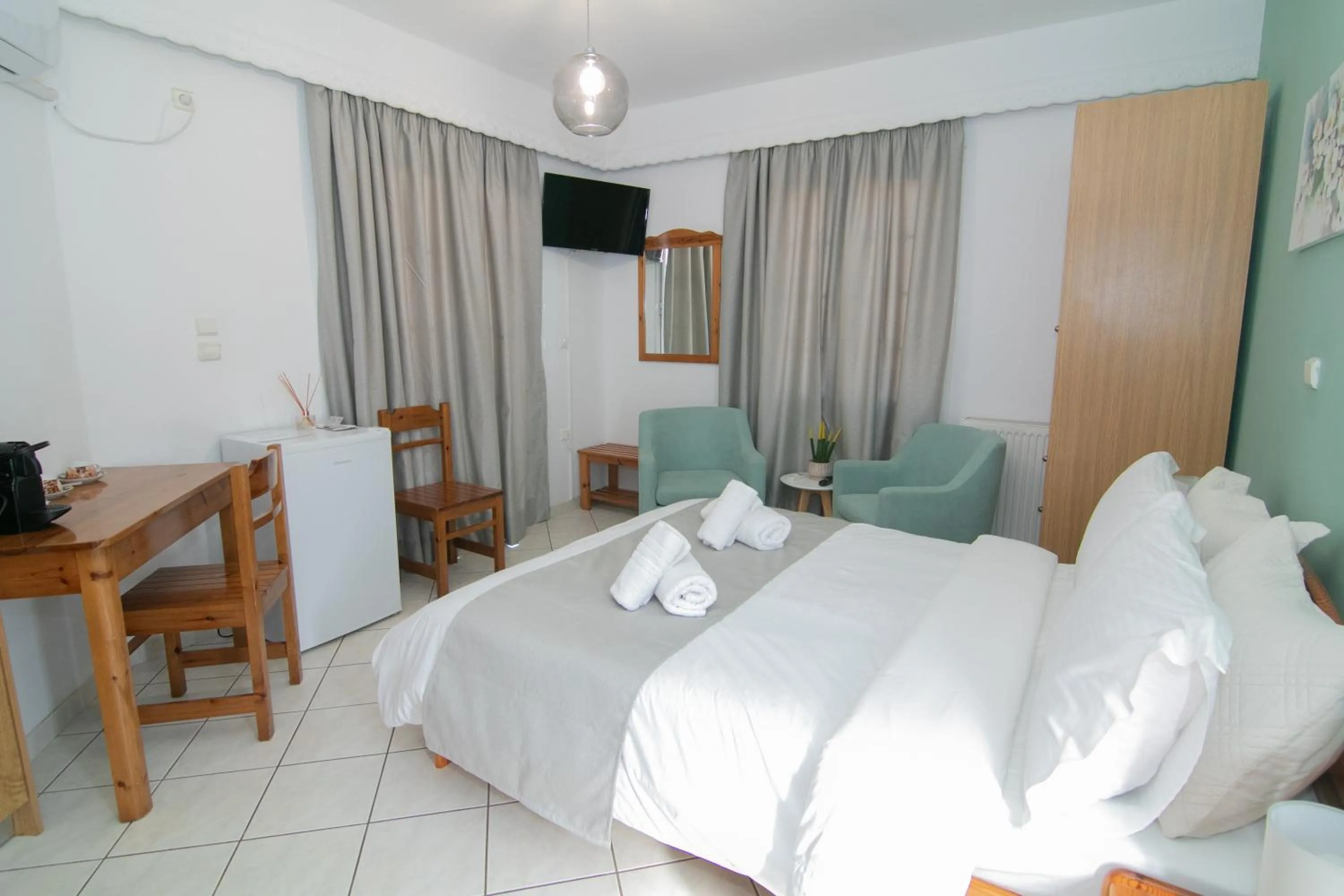 Bed in Malvasia Corner Studios - ex Romeo's House