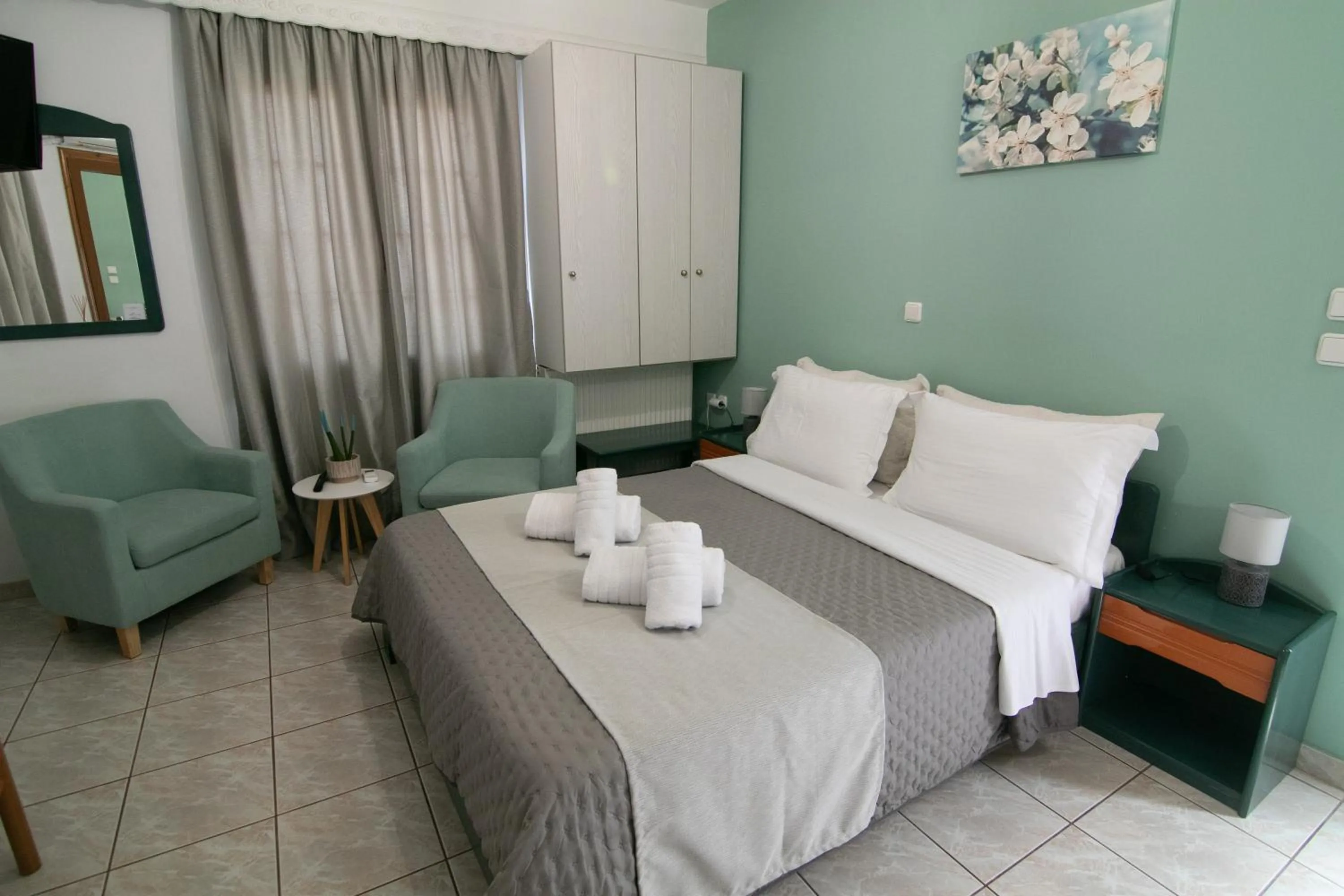 Bed in Malvasia Corner Studios - ex Romeo's House