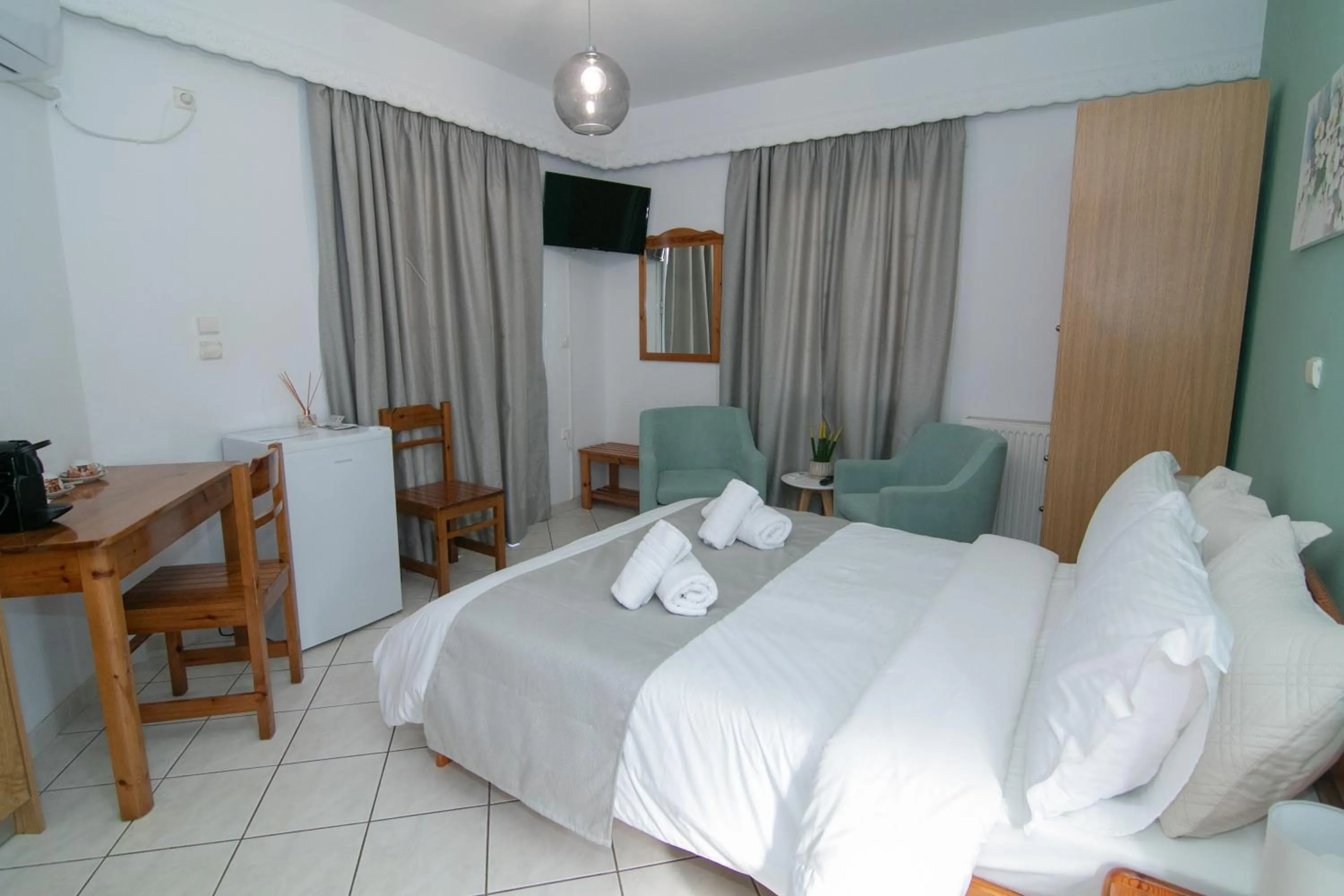 Bed in Malvasia Corner Studios - ex Romeo's House