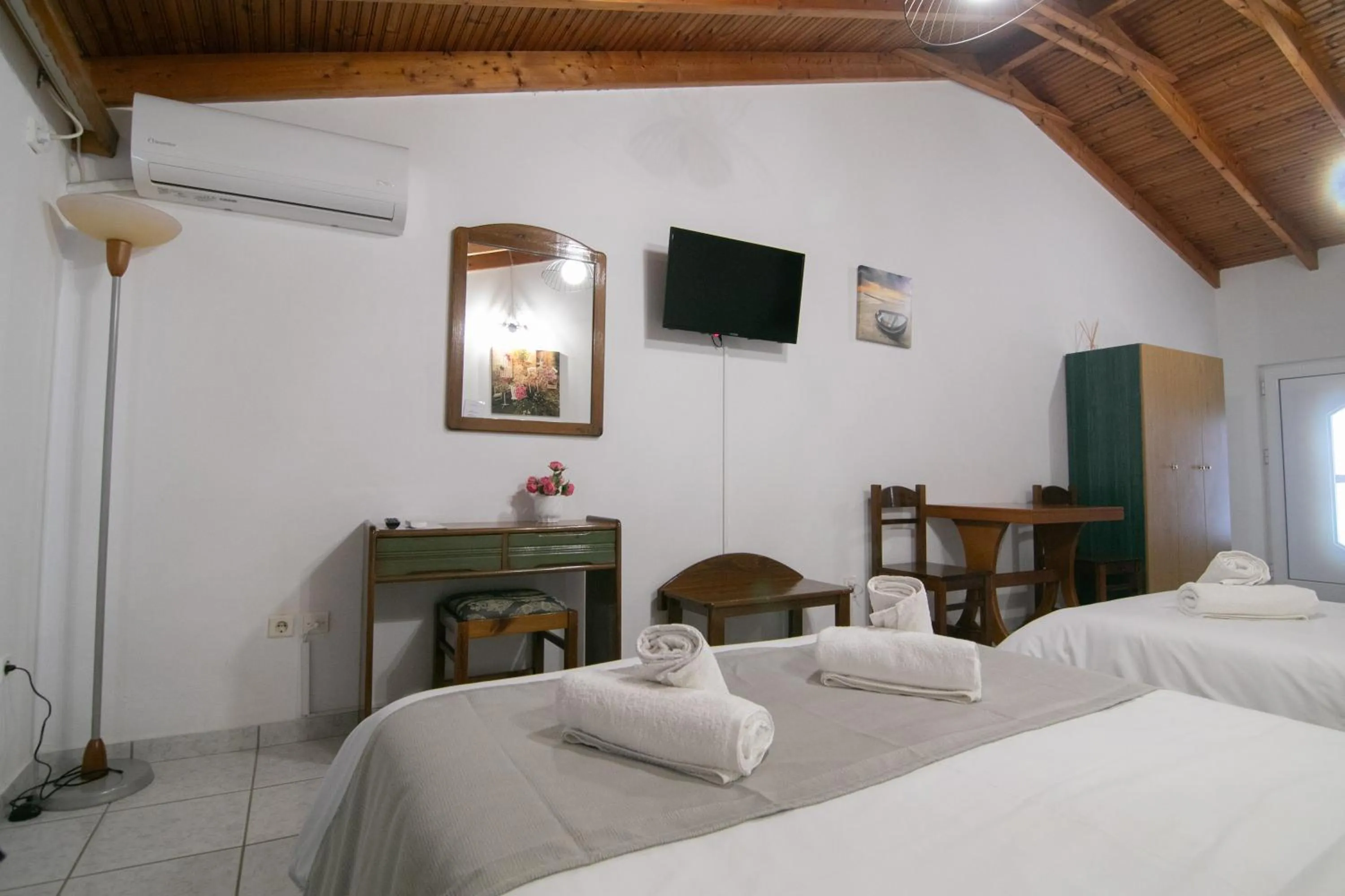 Bed in Malvasia Corner Studios - ex Romeo's House