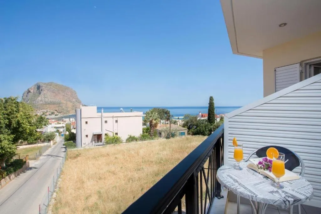 Malvasia Corner Studios - ex Romeo's House