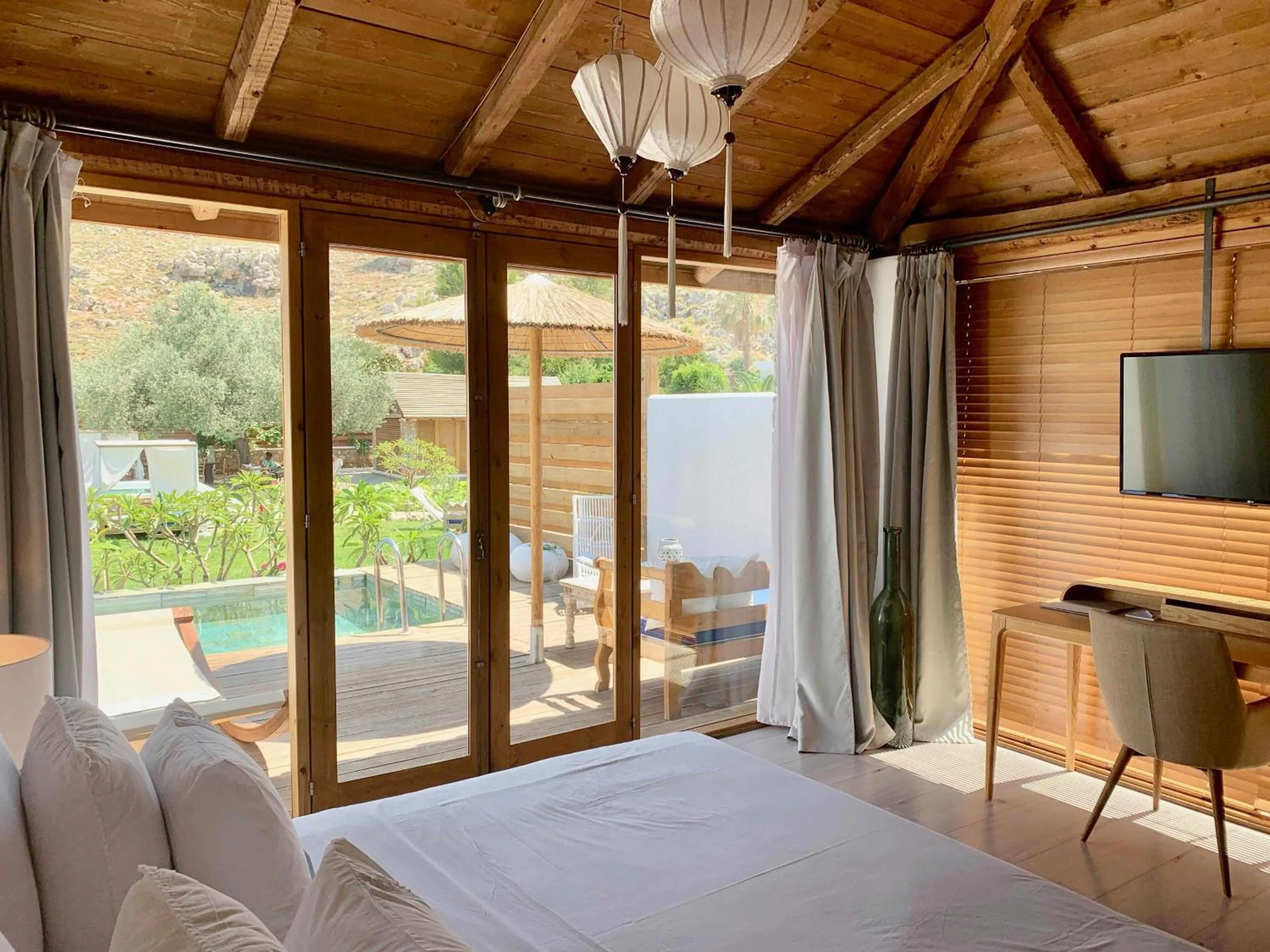 Photo of the whole room, Bed in Caesars Gardens Hotel & Spa - Adults Only