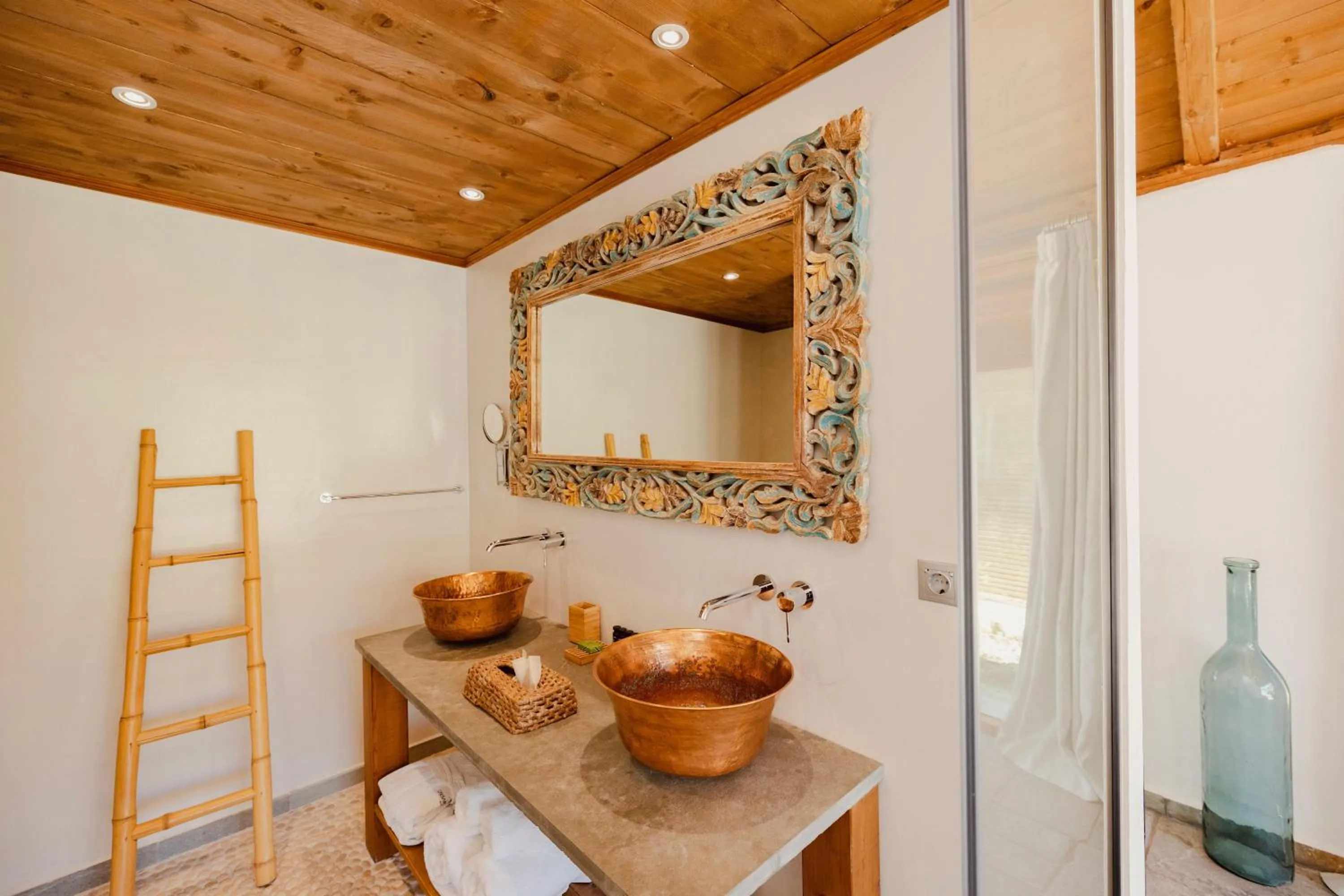 Bathroom in Caesars Gardens Hotel & Spa - Adults Only