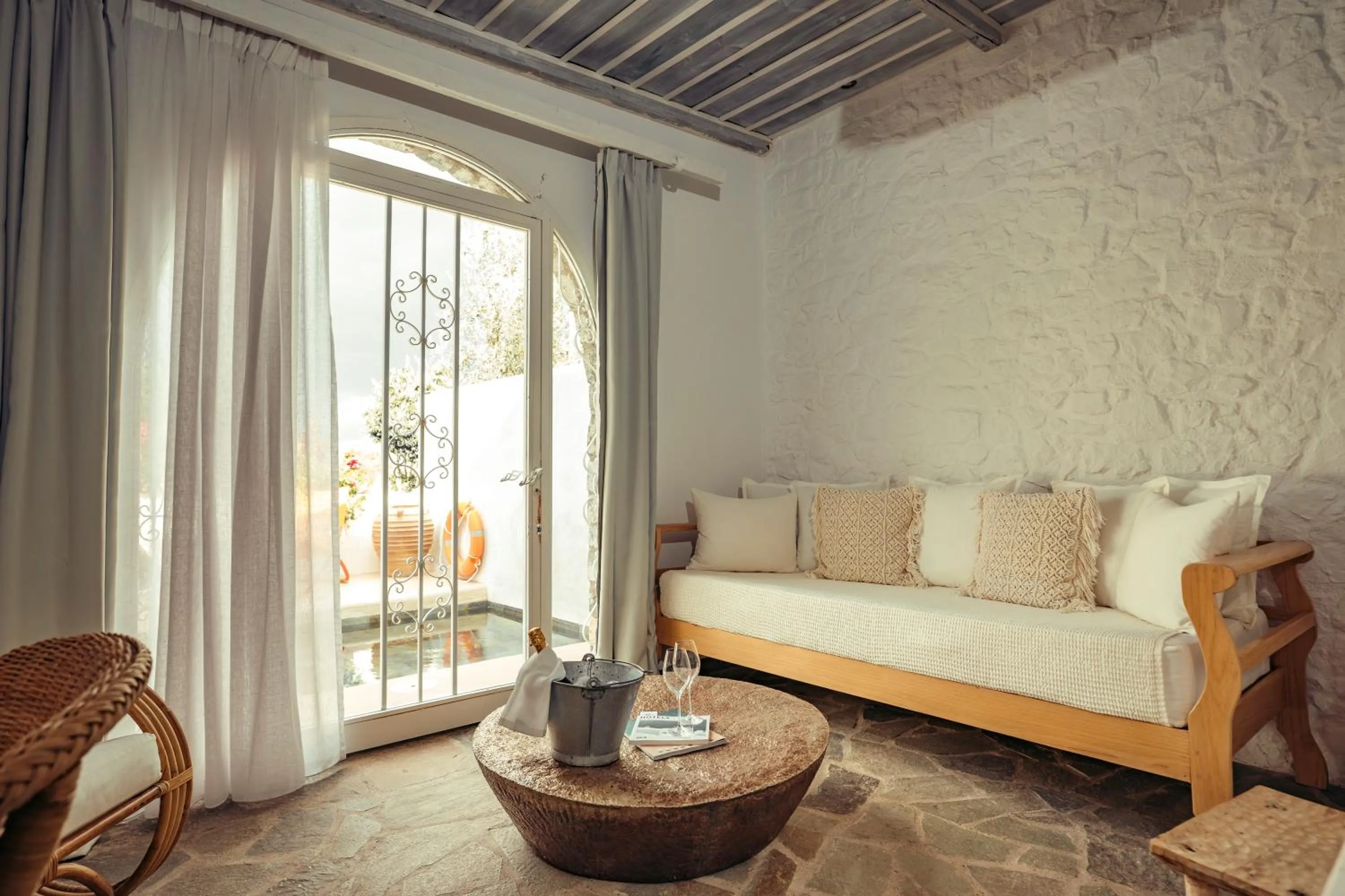 Bedroom, Bed in Caesars Gardens Hotel & Spa - Adults Only