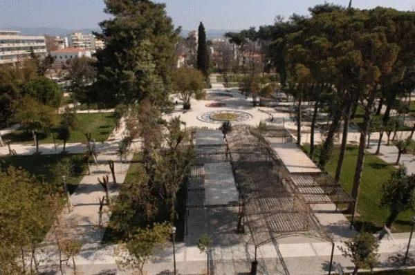 Neighbourhood in Democritus