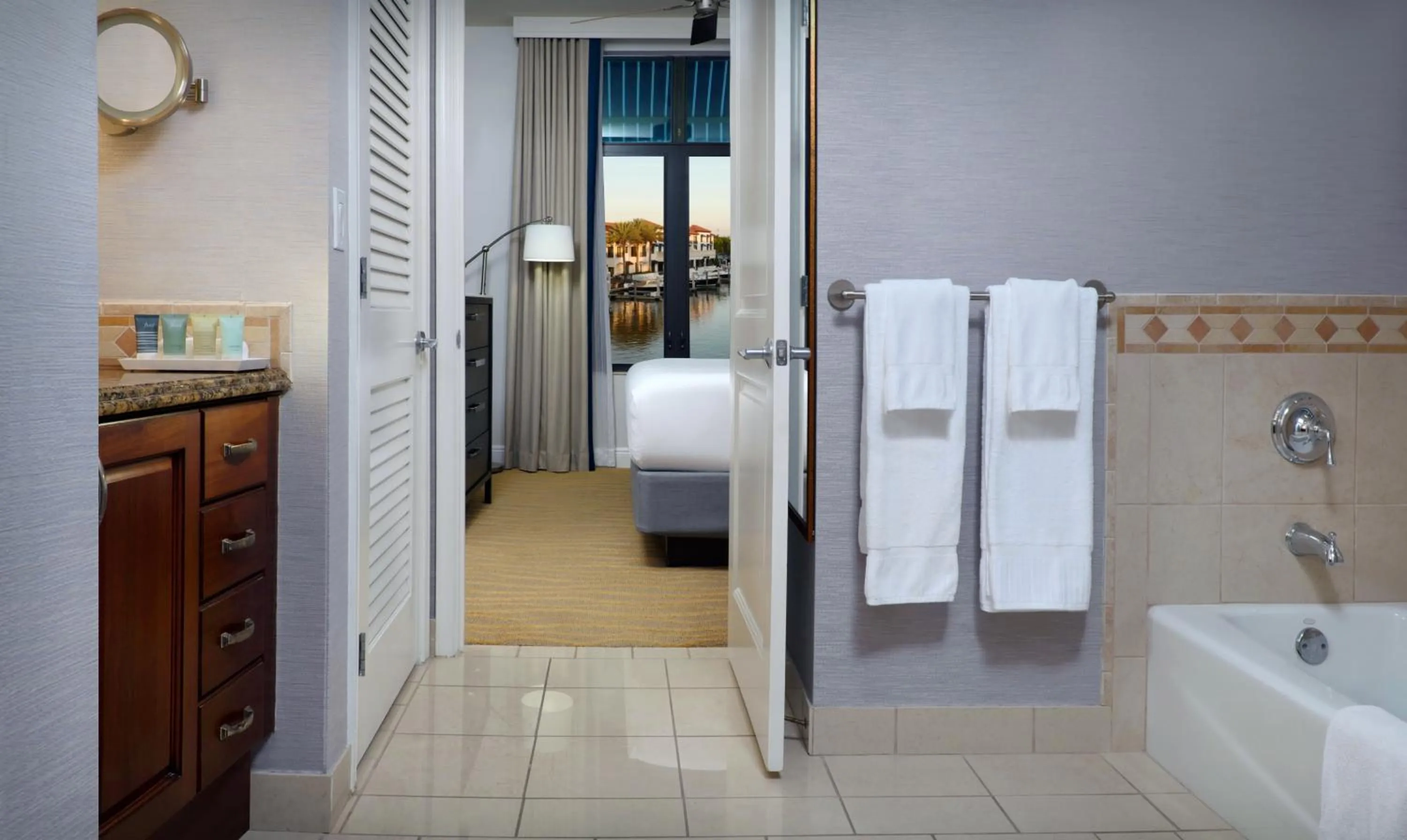 Bathroom, Bed in Naples Bay Resort and Marina