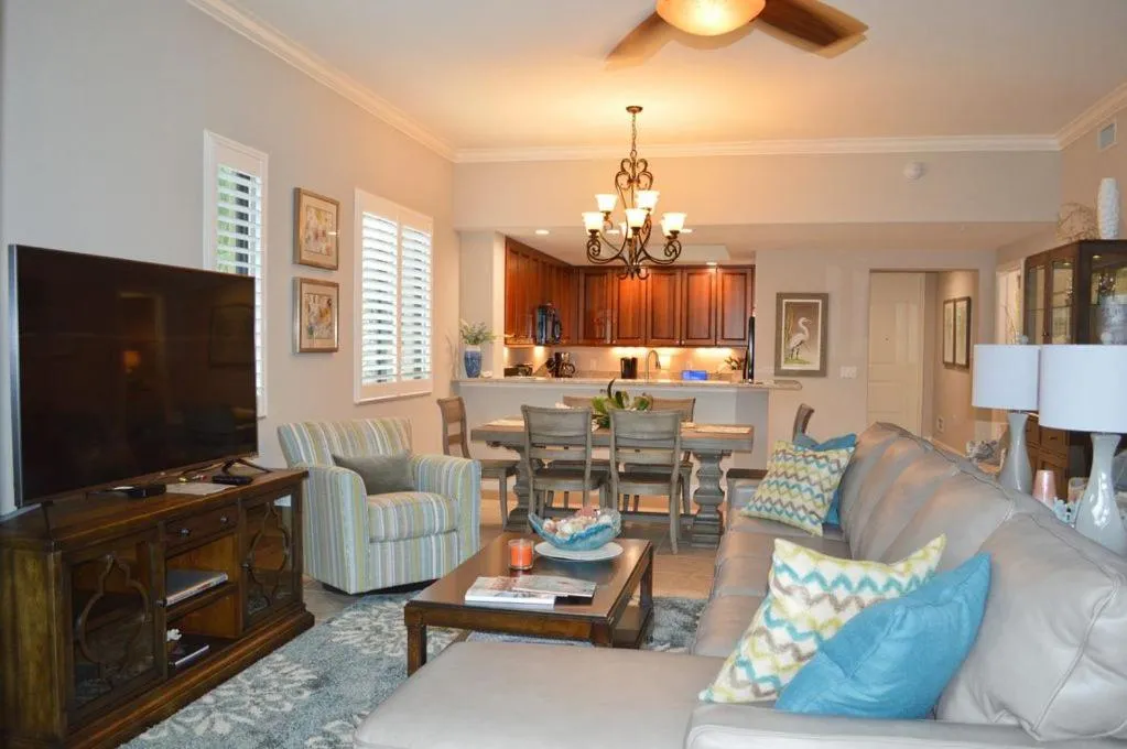 Kitchen or kitchenette in Naples Bay Resort and Marina