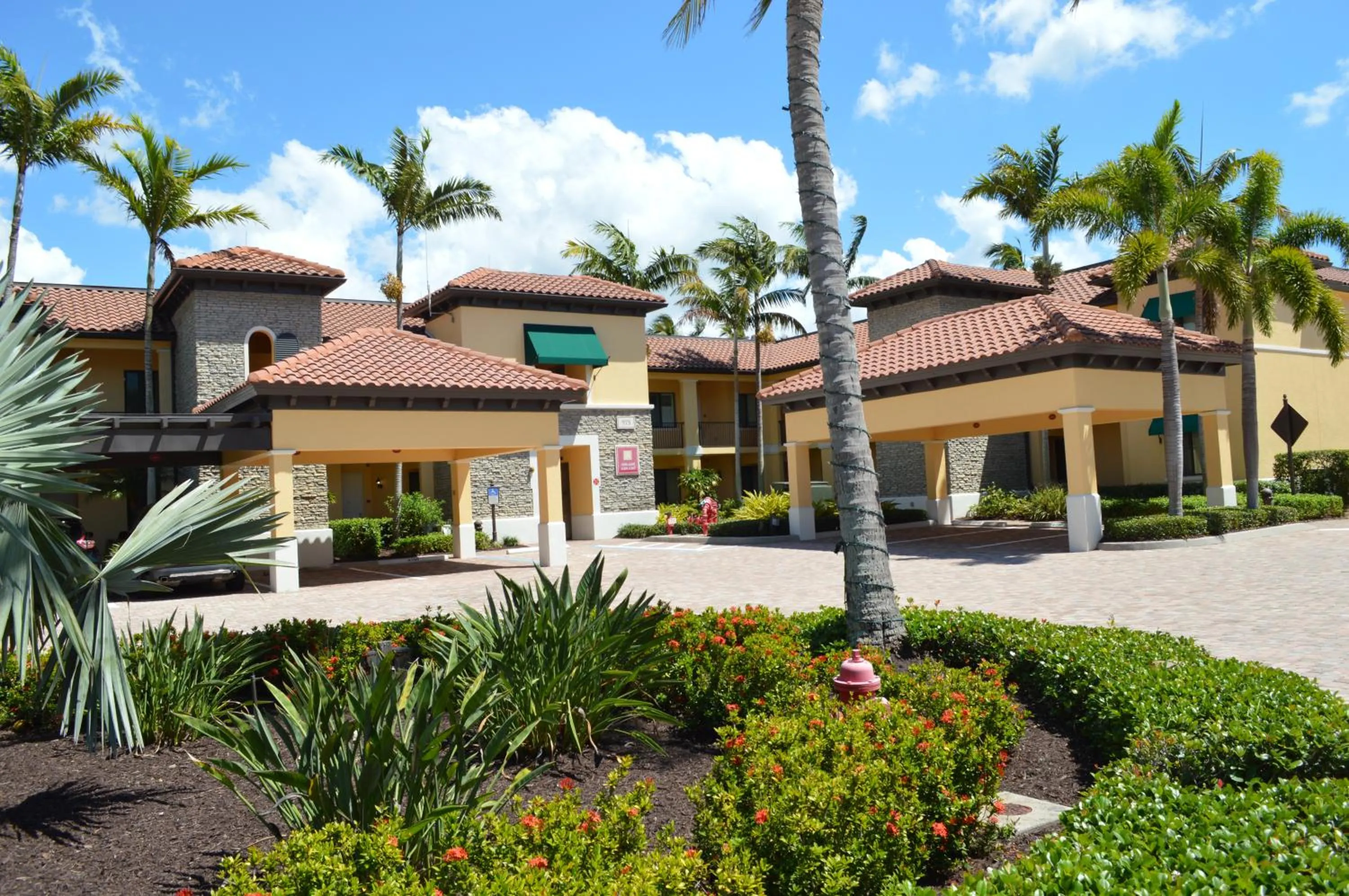 Property building in Naples Bay Resort and Marina