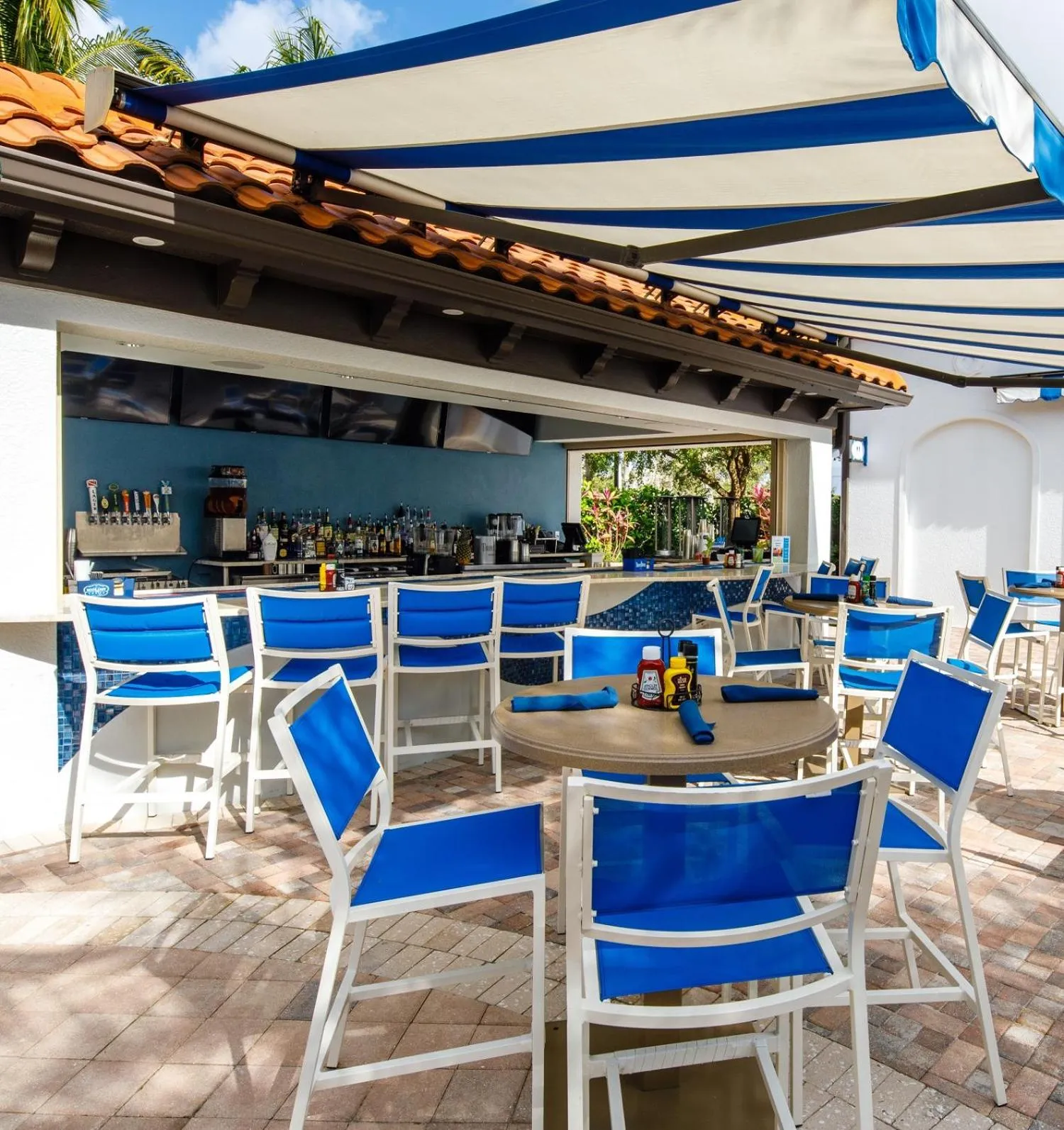 Restaurant/places to eat in Naples Bay Resort and Marina