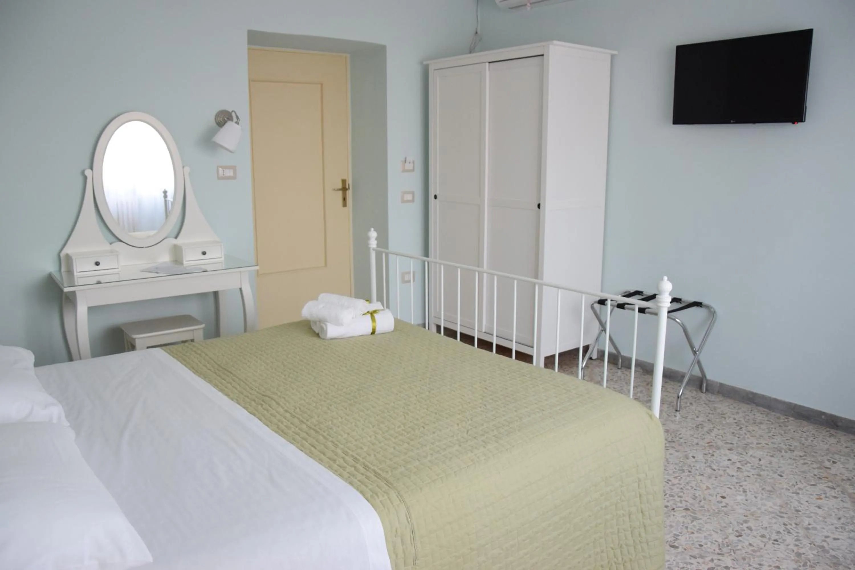 Decorative detail, Bed in San Lorenzo