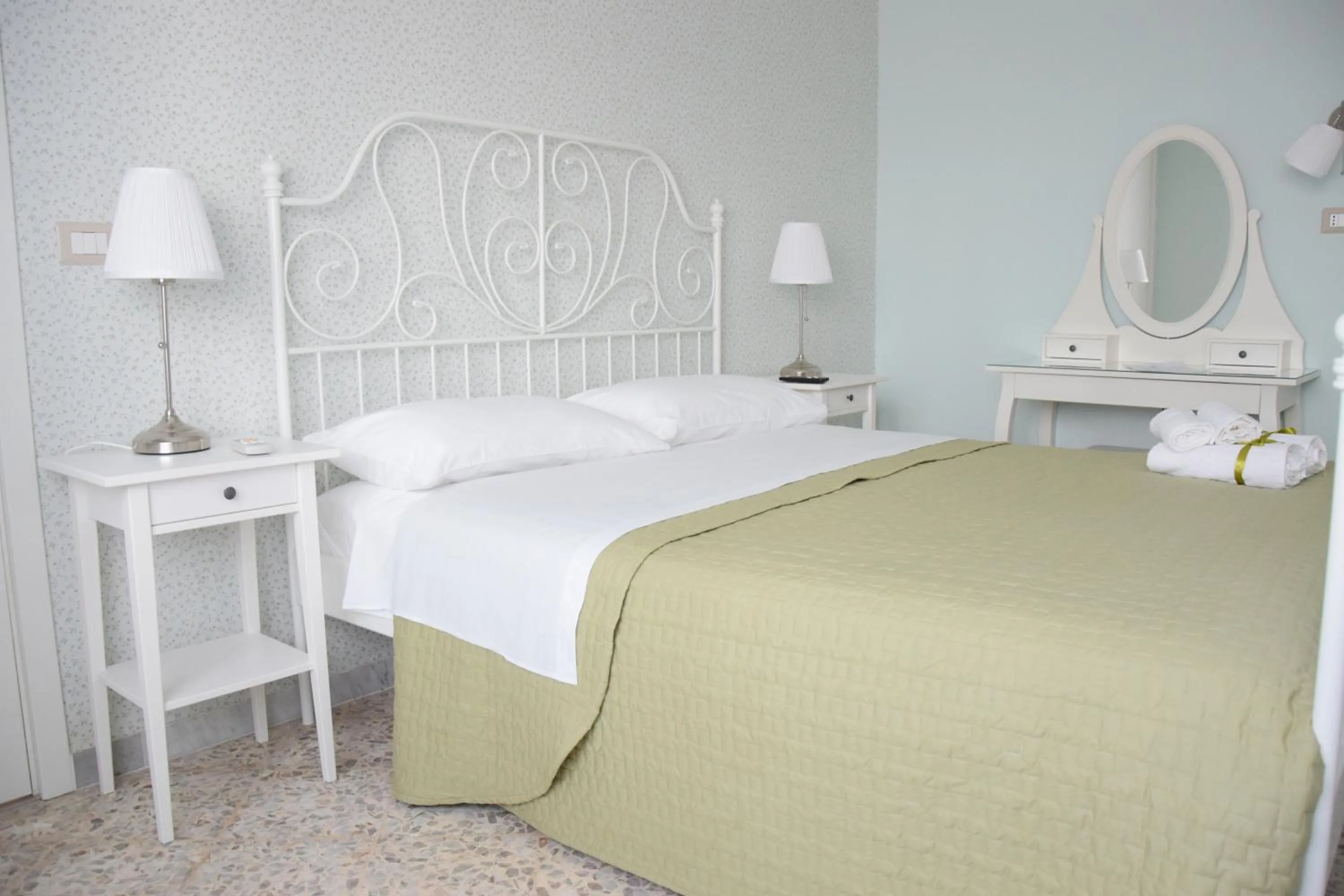 Day, Bed in San Lorenzo