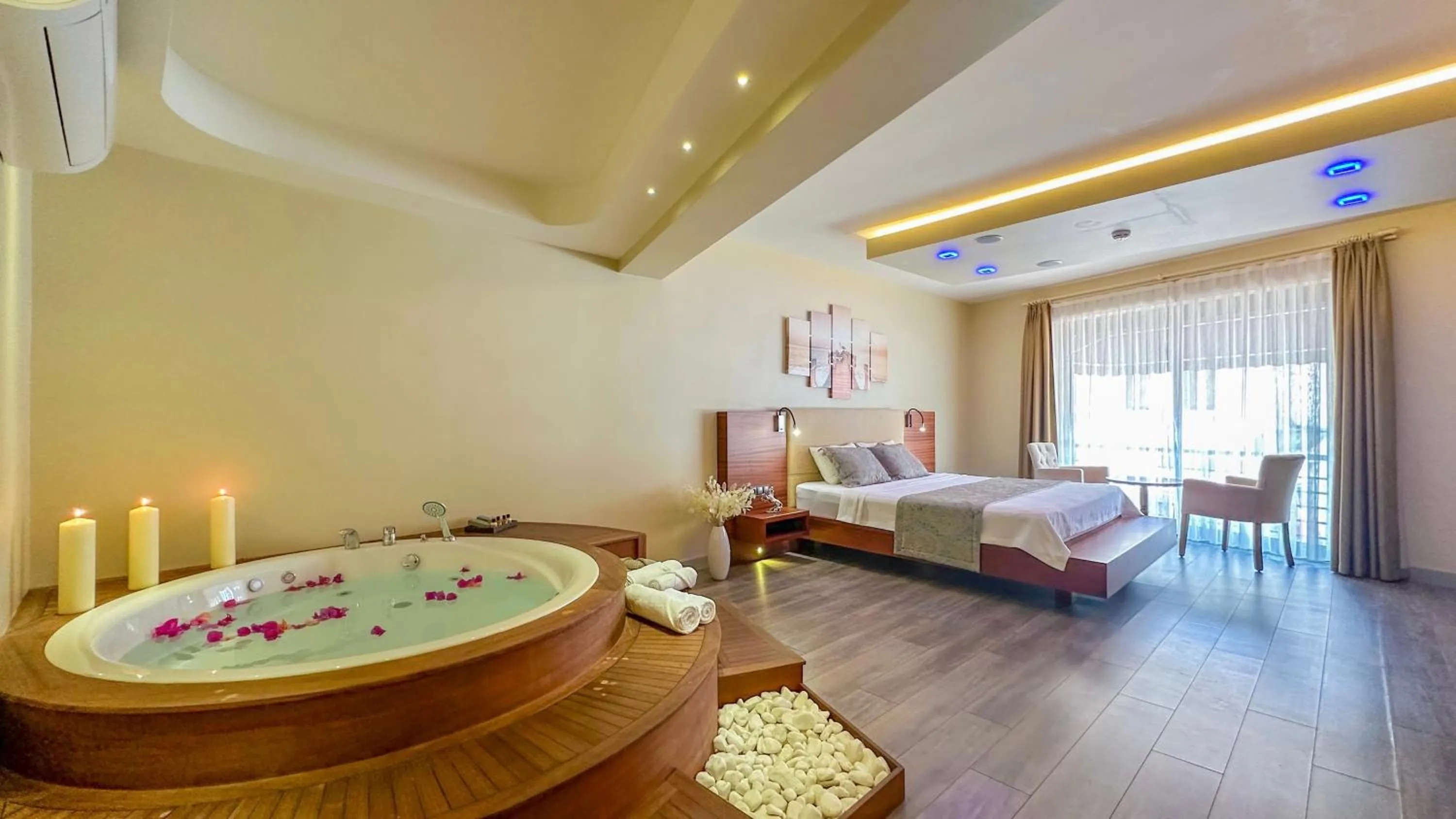 Bed in Göcek Centre Hotel