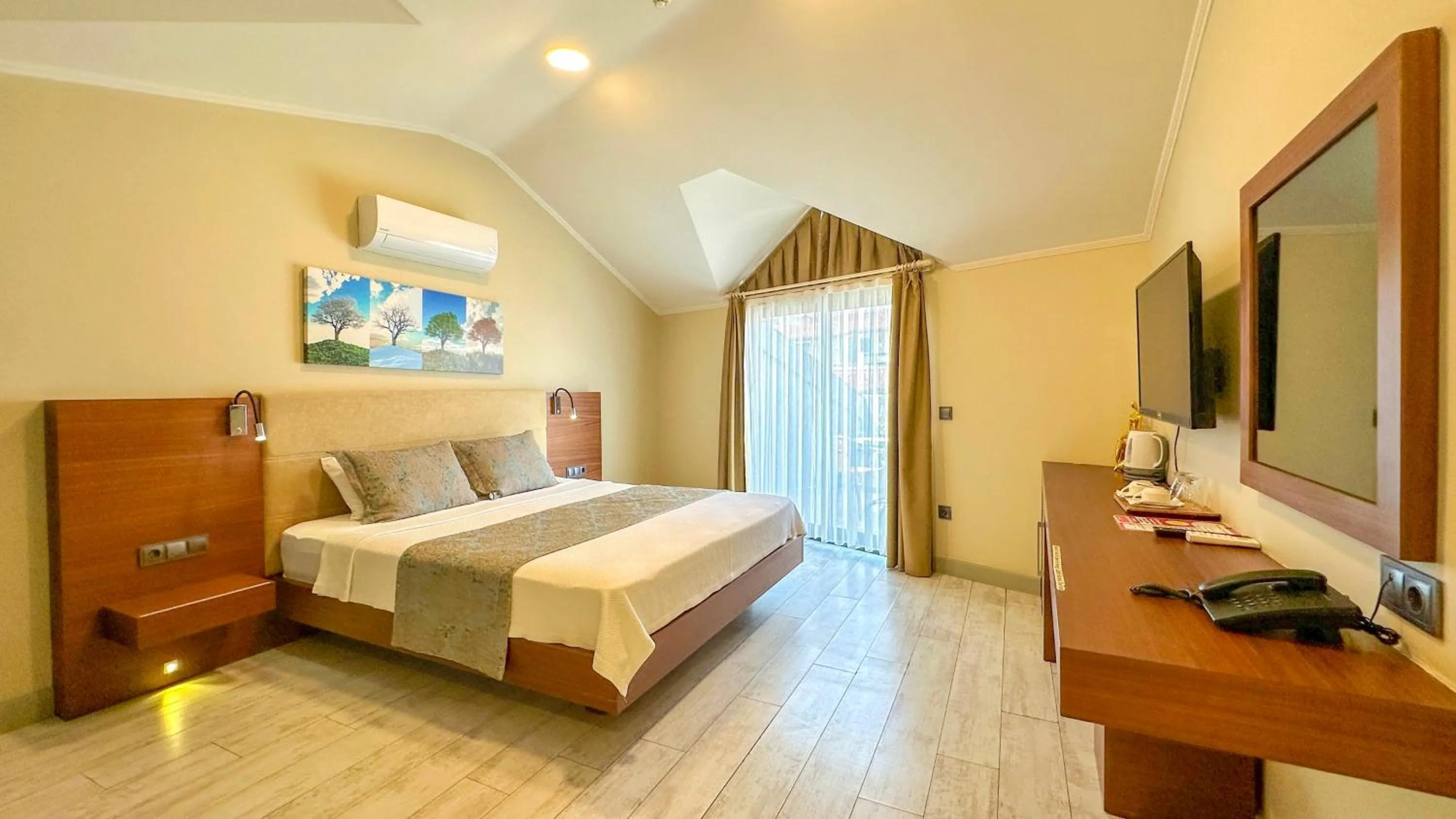 Communal lounge/ TV room in Göcek Centre Hotel