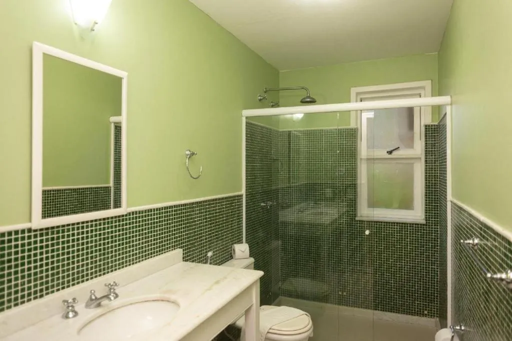 Toilet in Pousada Corsario Buzios