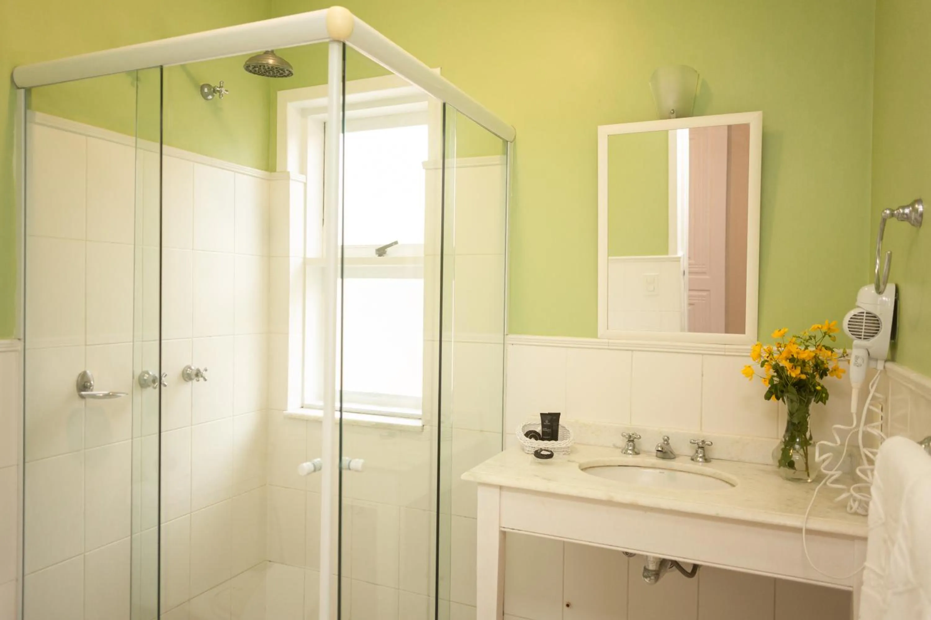 Shower in Pousada Corsario Buzios