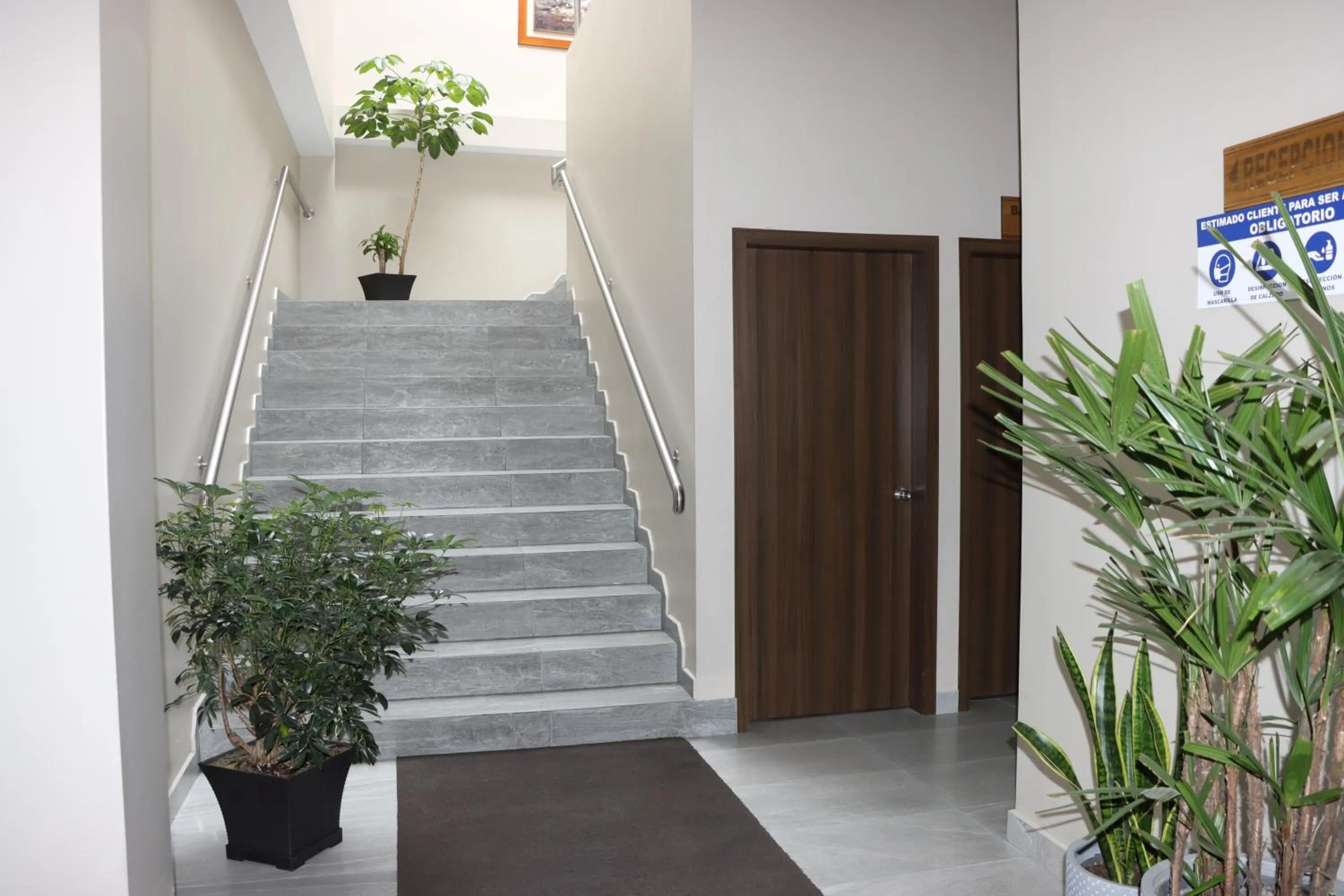 Facade/entrance in Hotel San Agustin Plaza