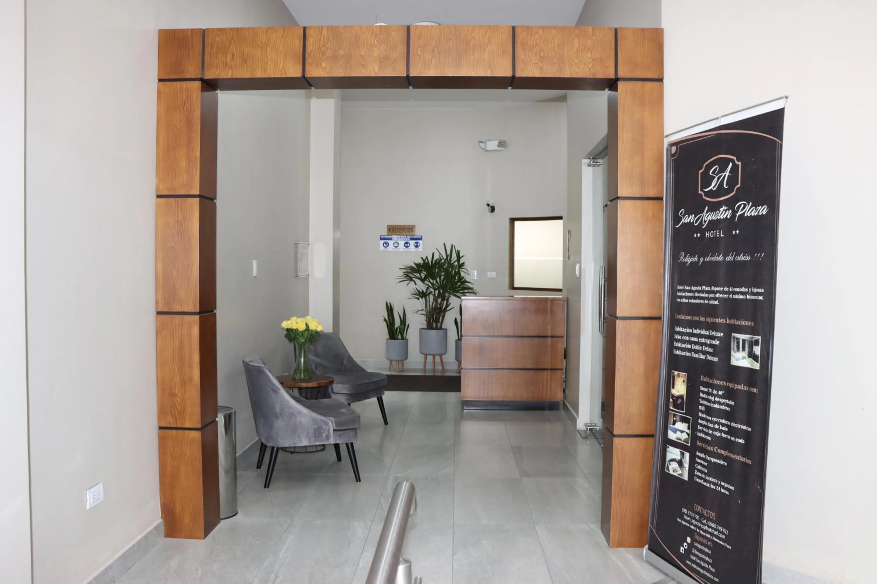 Facade/entrance in Hotel San Agustin Plaza