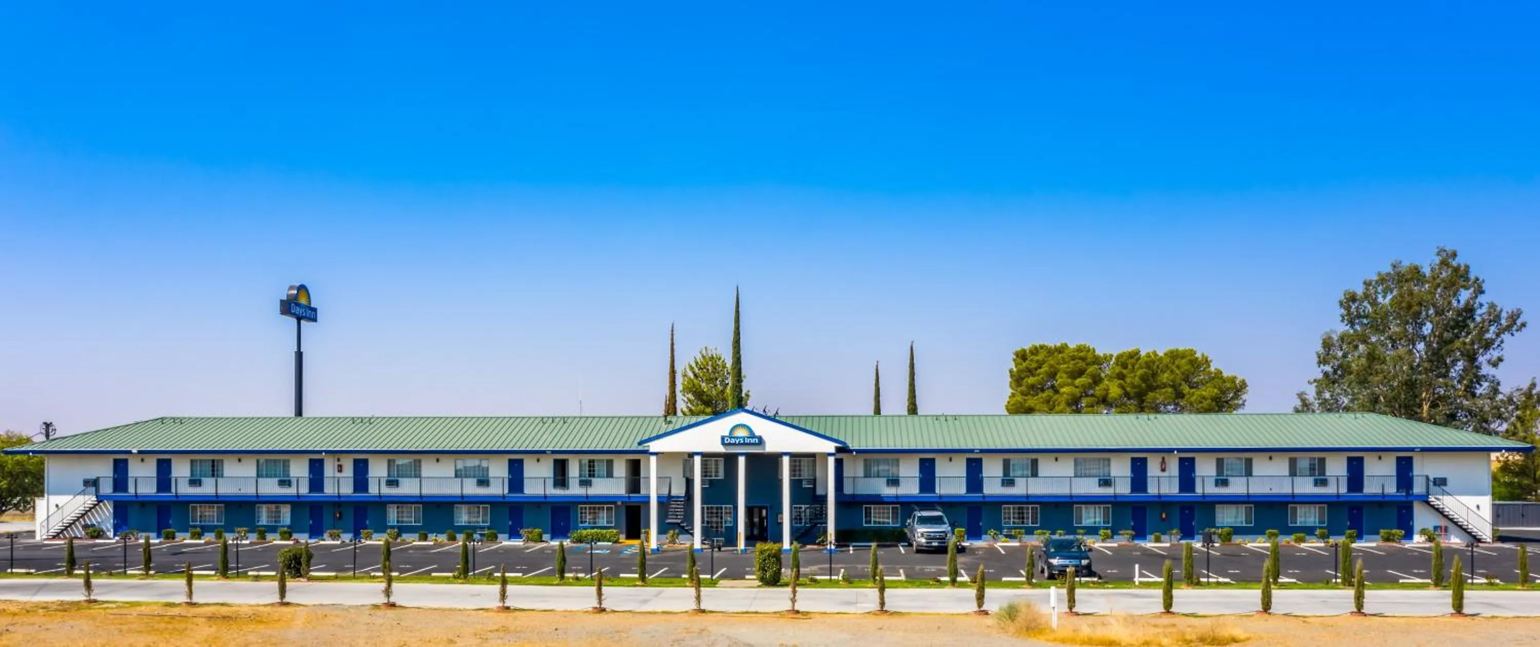 Property building in Days Inn by Wyndham Red Bluff