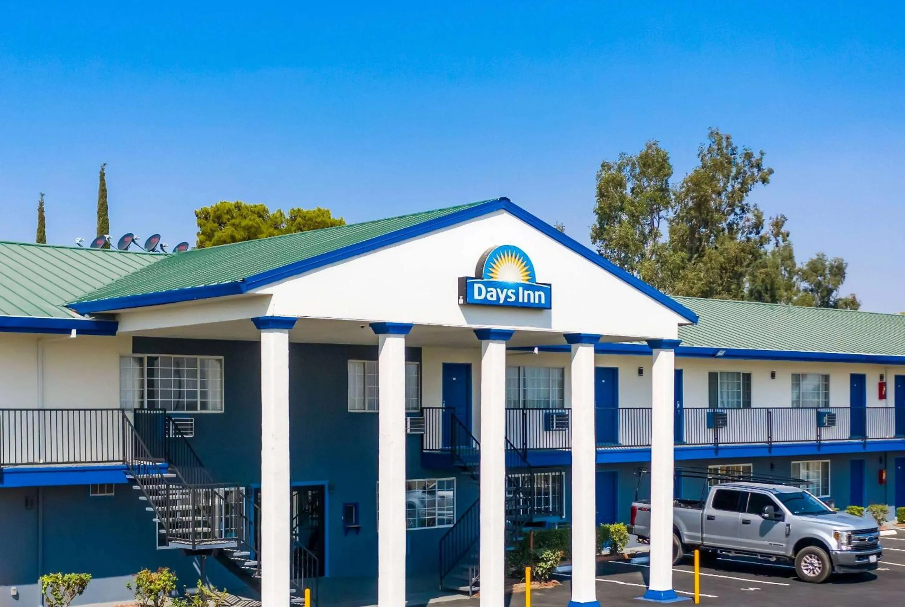 Property building in Days Inn by Wyndham Red Bluff