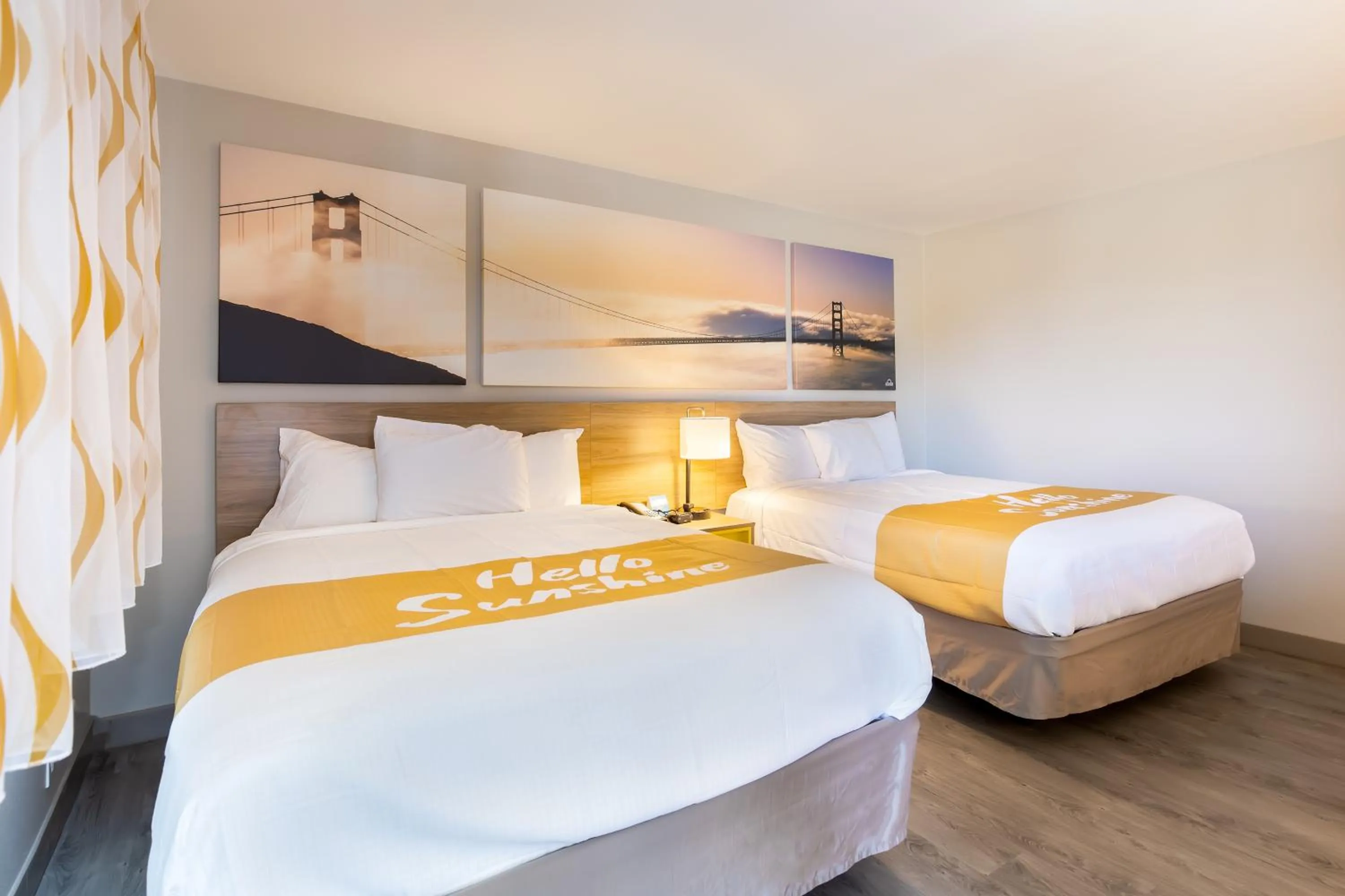 Bedroom, Bed in Days Inn by Wyndham Red Bluff