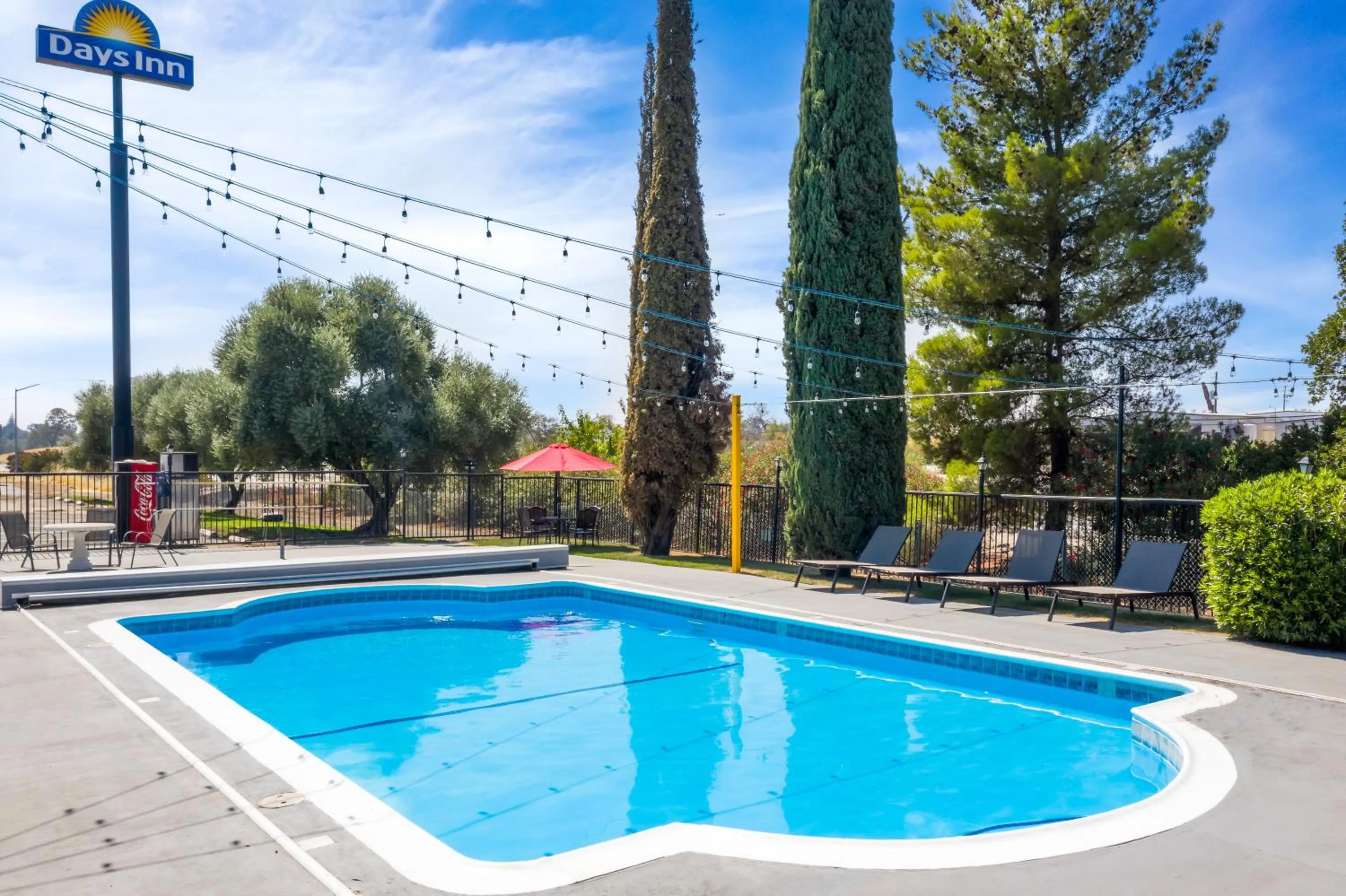 Pool view in Days Inn by Wyndham Red Bluff