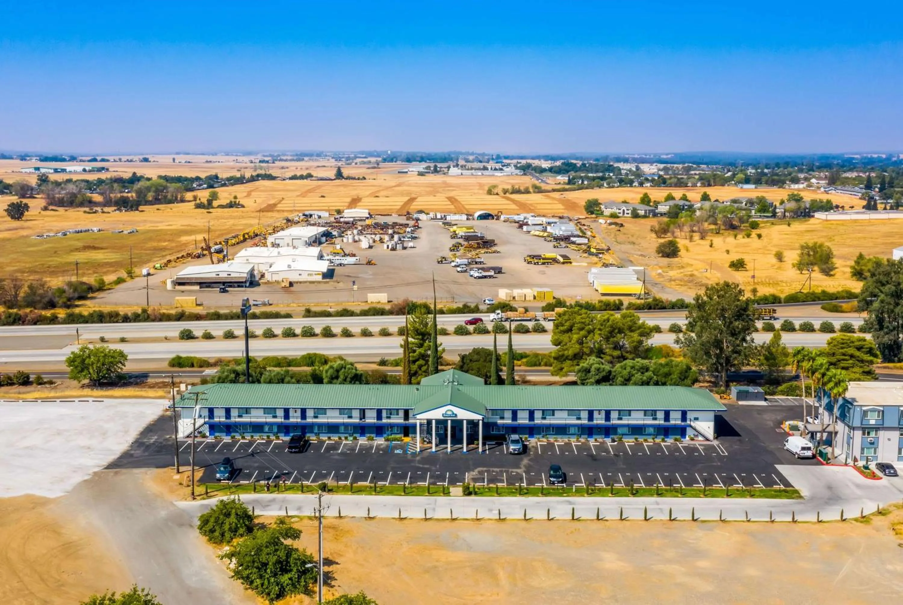 Property building in Days Inn by Wyndham Red Bluff