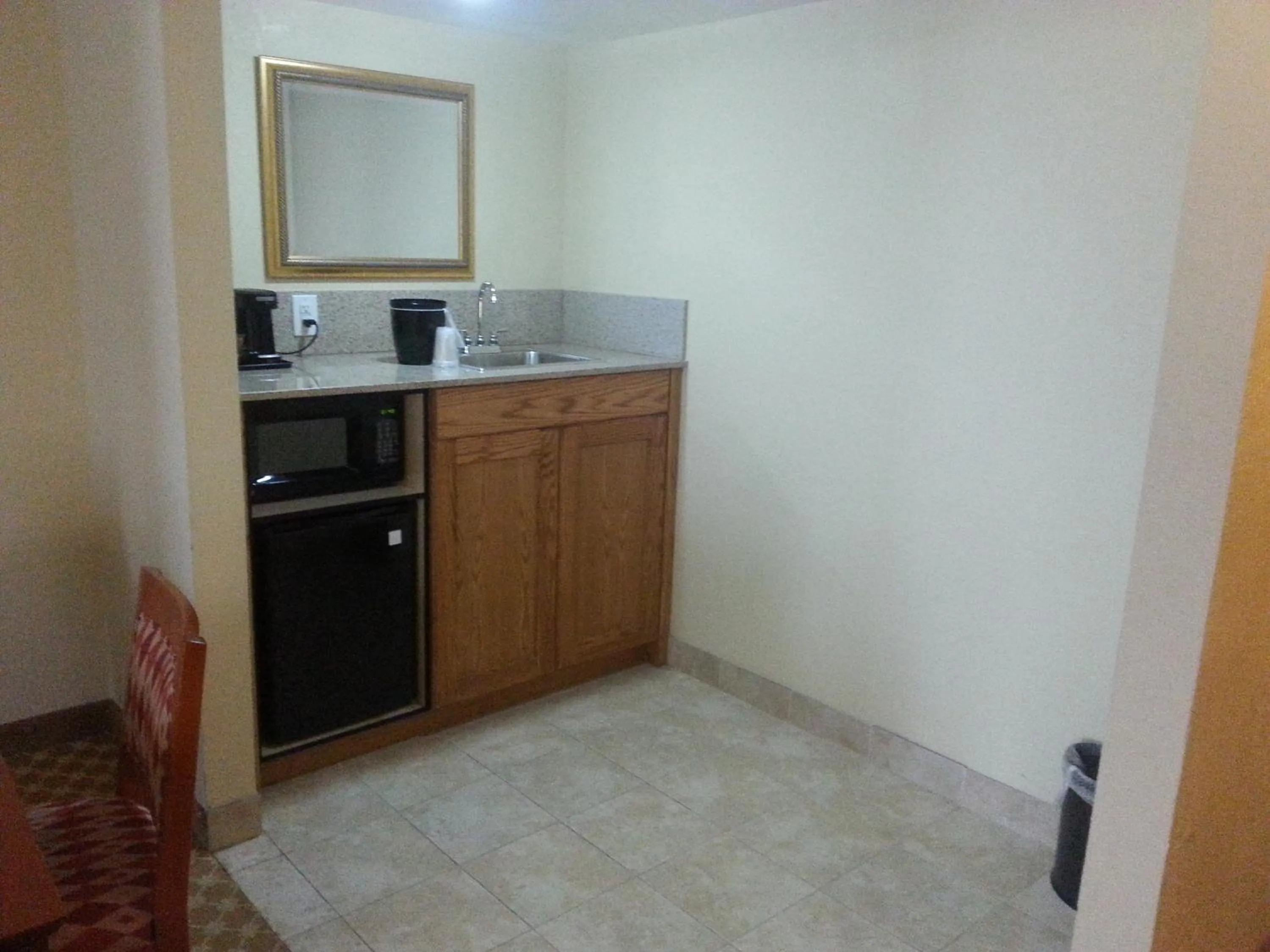 Kitchen or kitchenette in Quality Inn & Suites