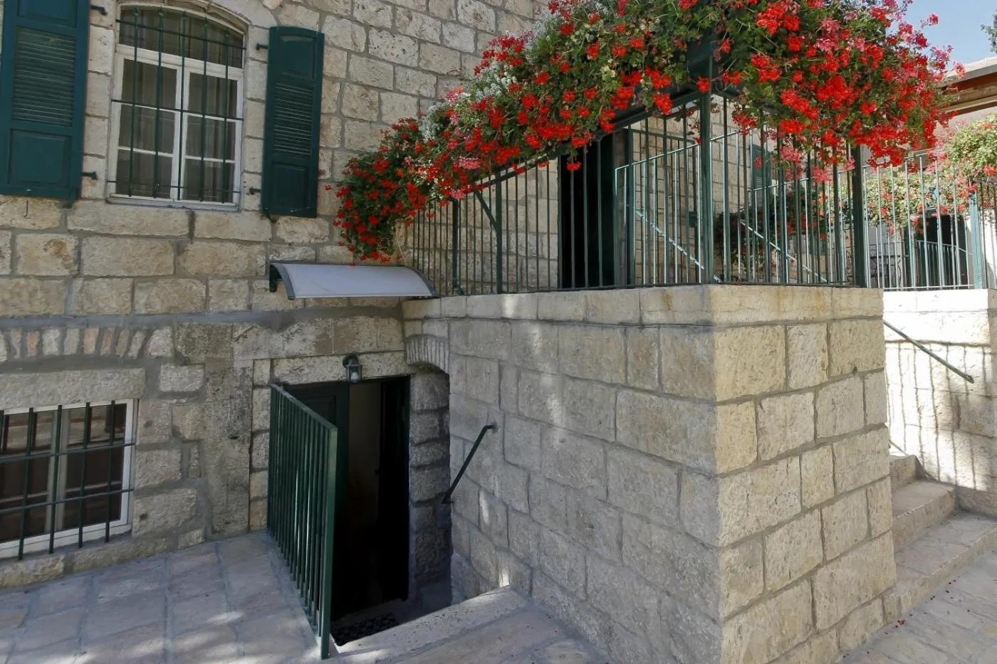 Facade/entrance in The Templer Inn