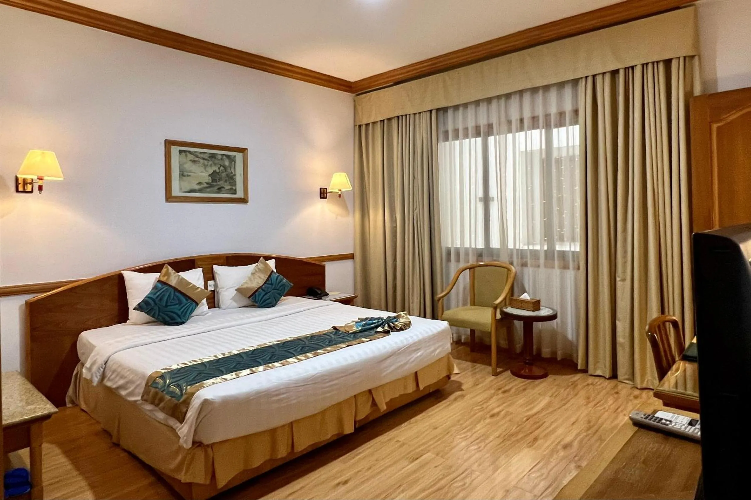 Photo of the whole room, Bed in Oscar Saigon Hotel